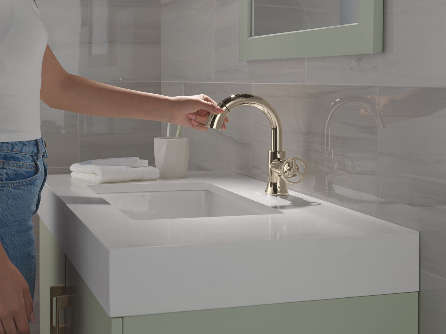 Single Handle Pull-Down Bathroom Faucet
