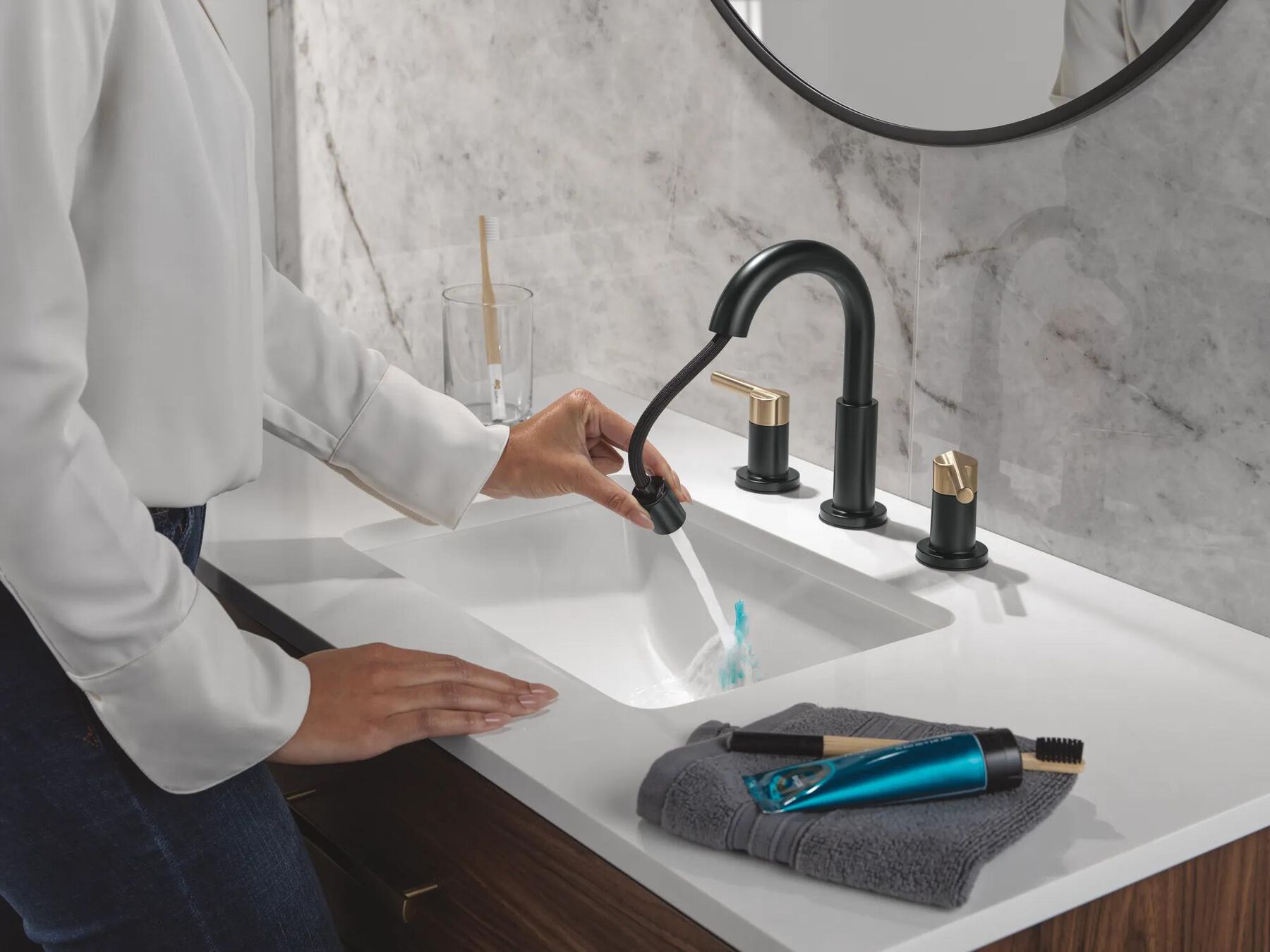 Two Handle Widespread Pull-Down Bathroom Faucet (Recertified)
