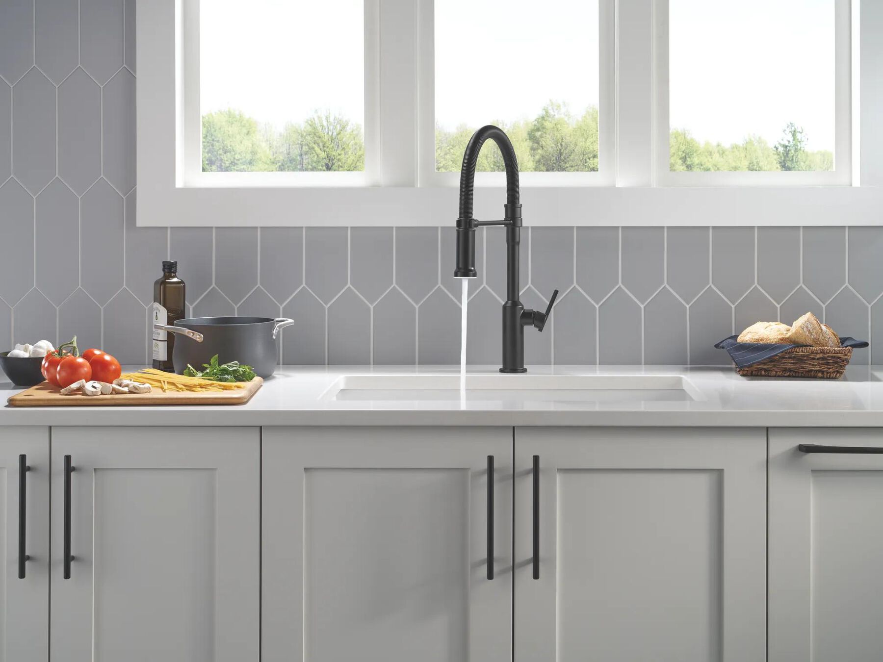 Single Handle Pull-Down Kitchen Faucet With Spring Spout