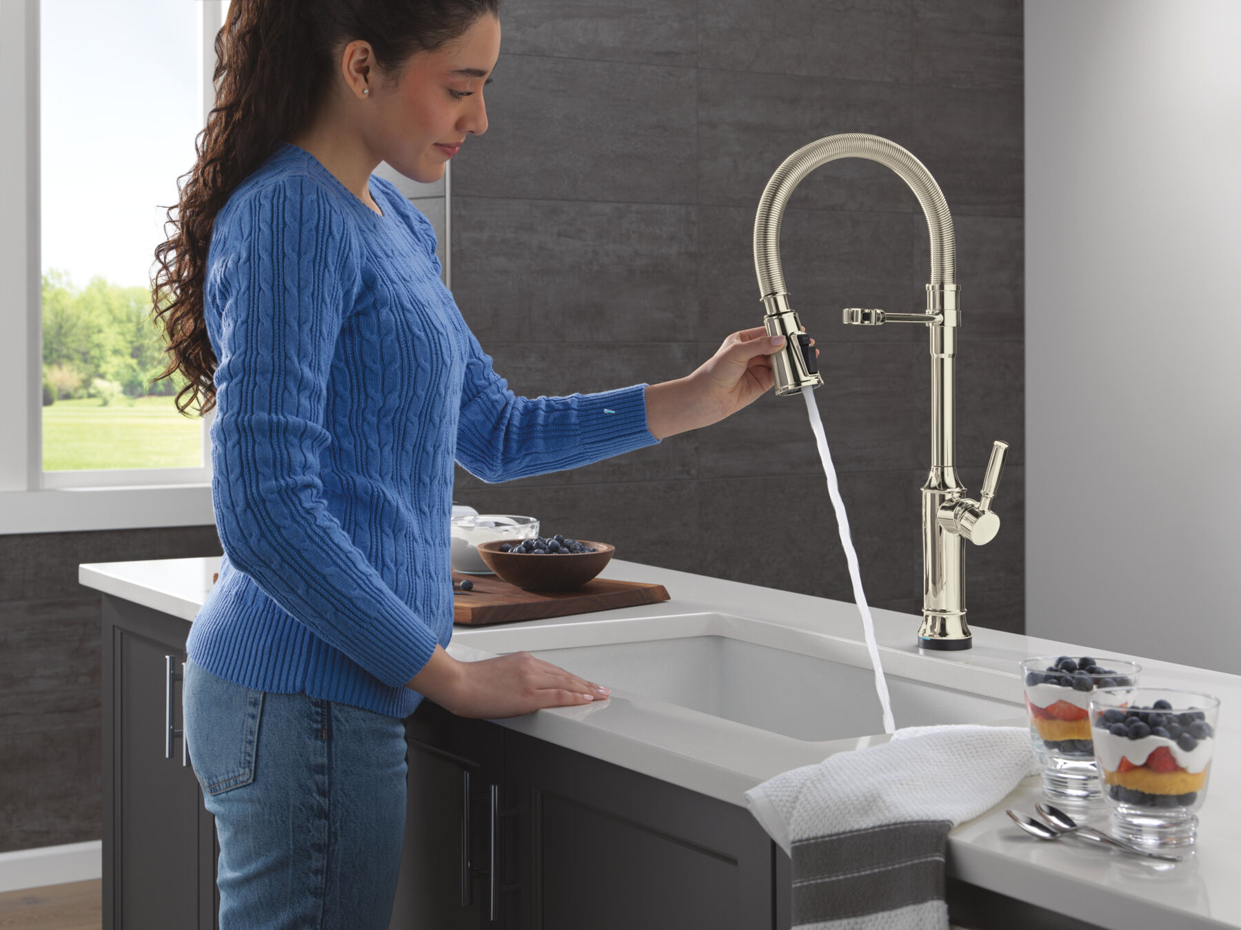 Touch2O&reg; Technology Kitchen Faucet with Touchless Technology