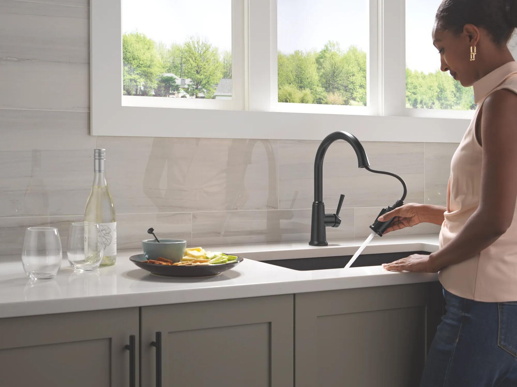 Single Handle Pull-Down Kitchen Faucet