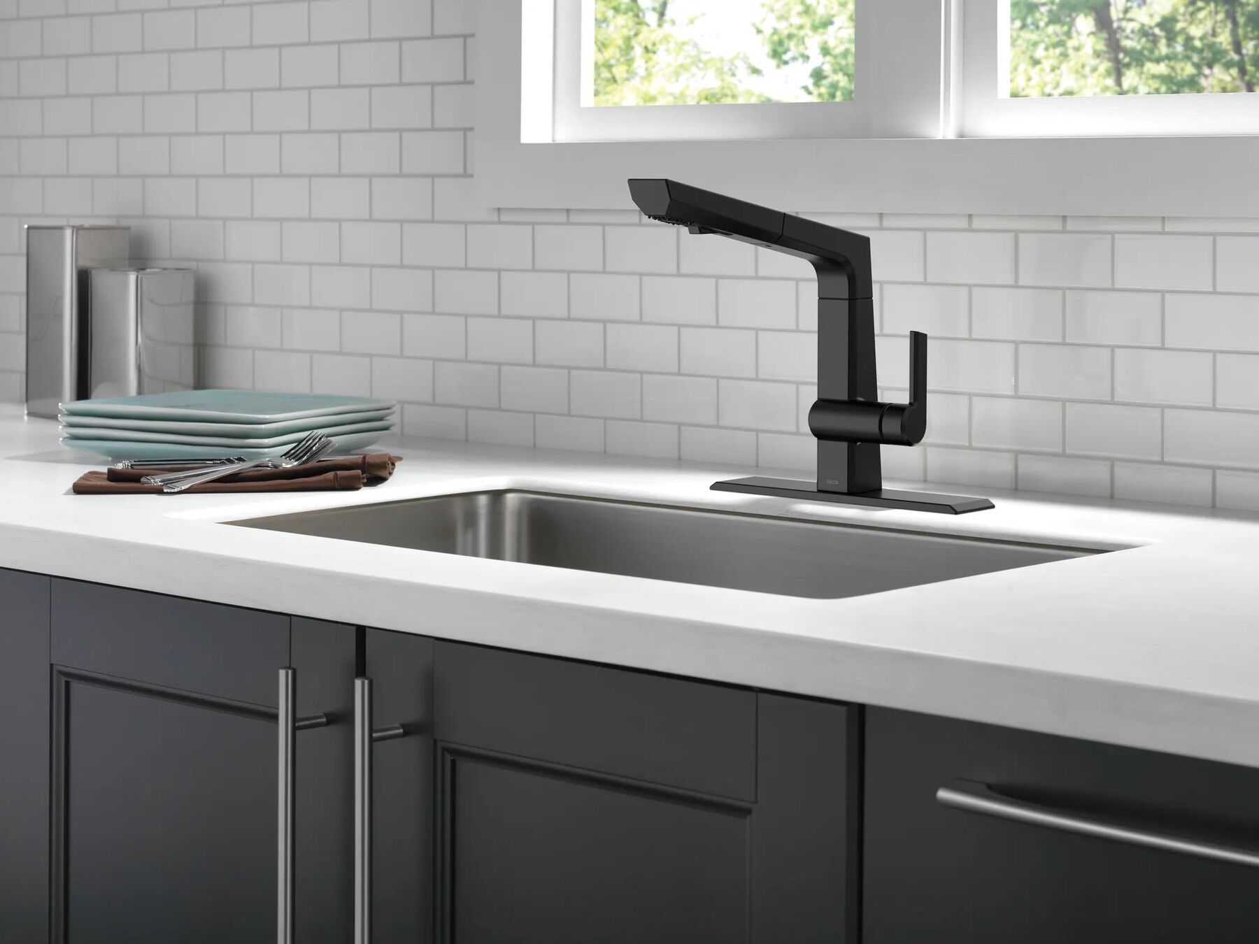 Single Handle Pull-Out Kitchen Faucet