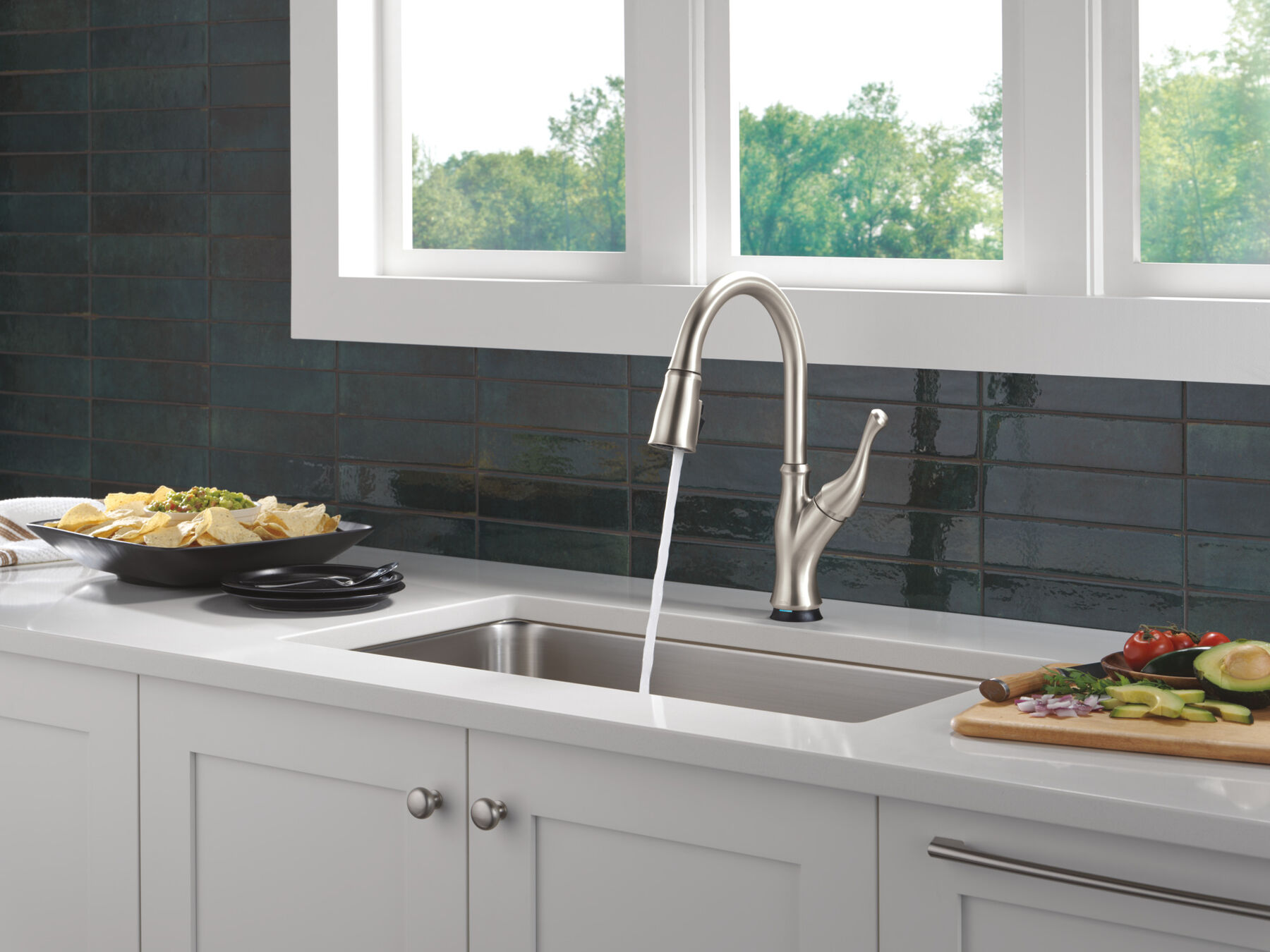 Touch<sub>2</sub>O&reg; Technology Kitchen Faucet with Touchless Technology