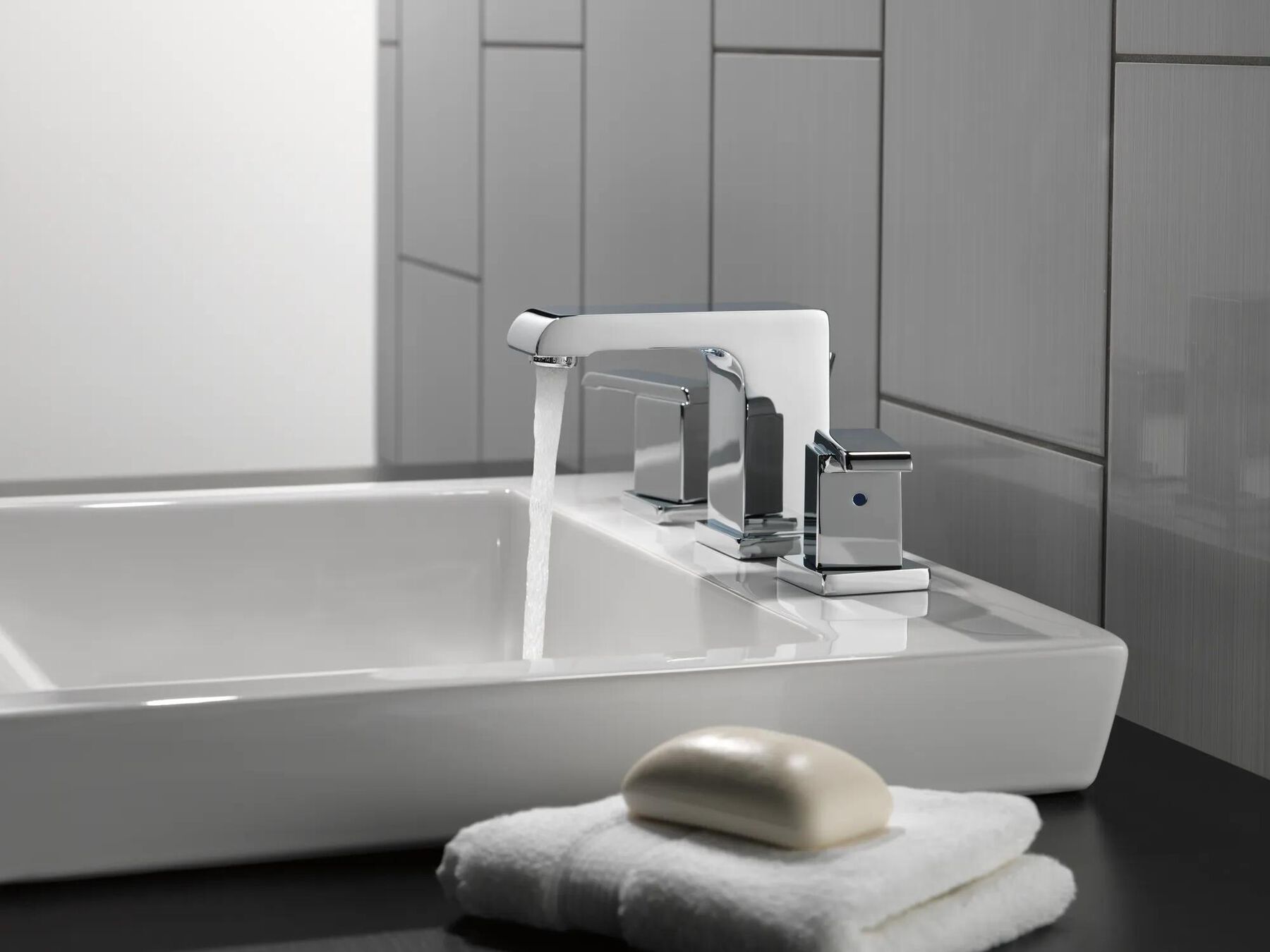 Two Handle Widespread Bathroom Faucet
