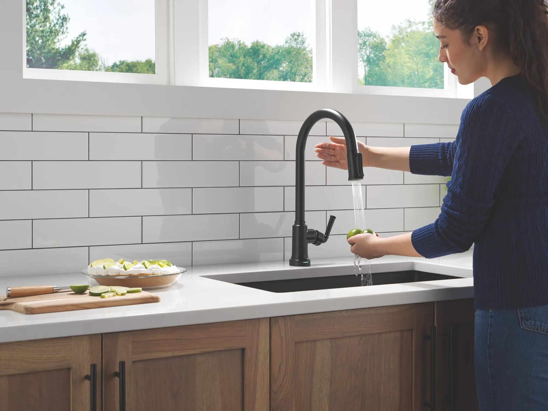 Single Handle Kitchen Pull-Down Faucet With Touchless Technology