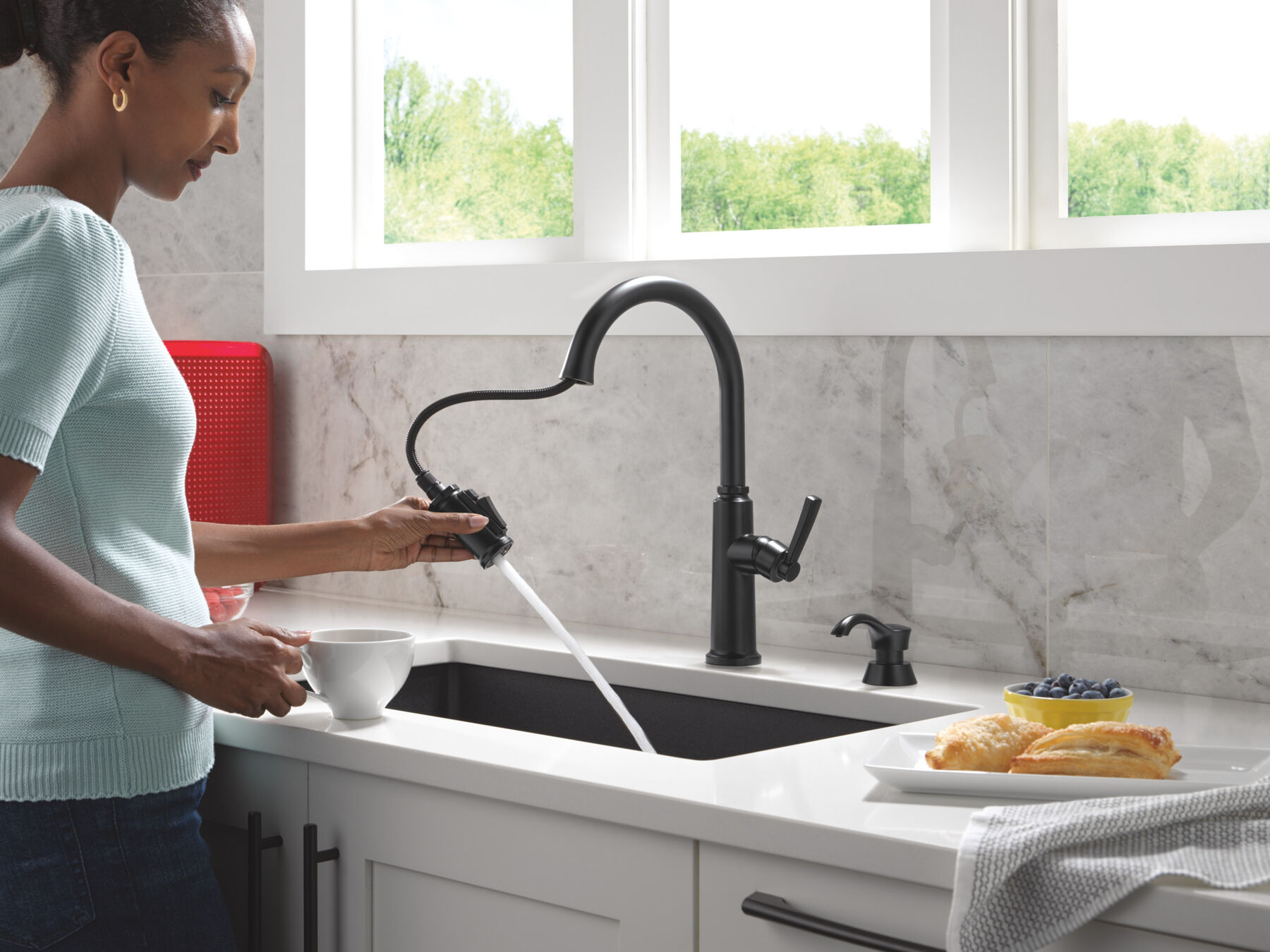 Single Handle Kitchen Pull-Down Faucet w/ Soap Dispenser