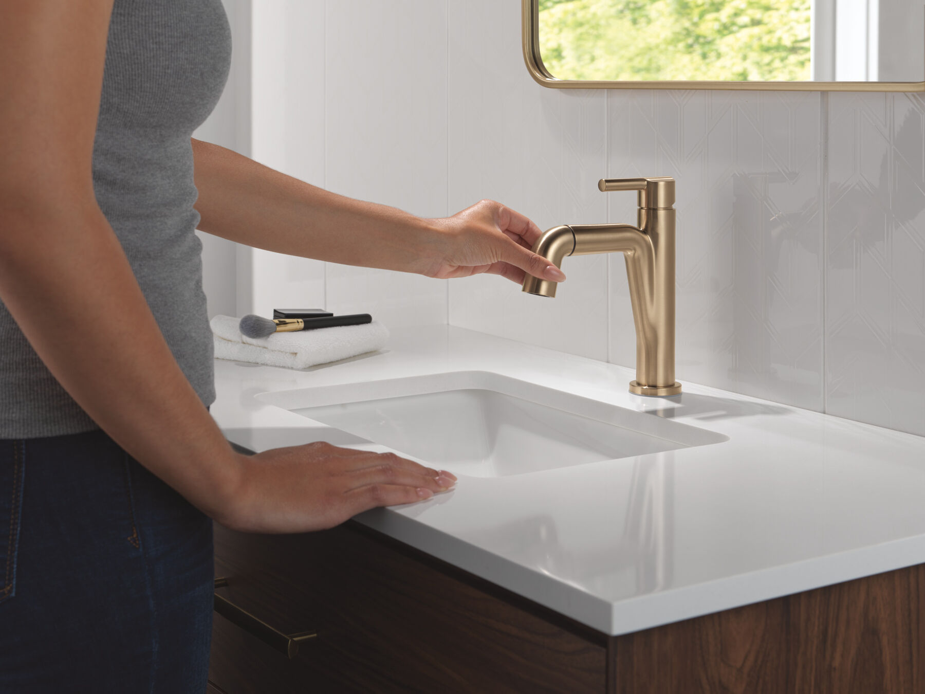 Single Handle Pull-Down Bathroom Faucet