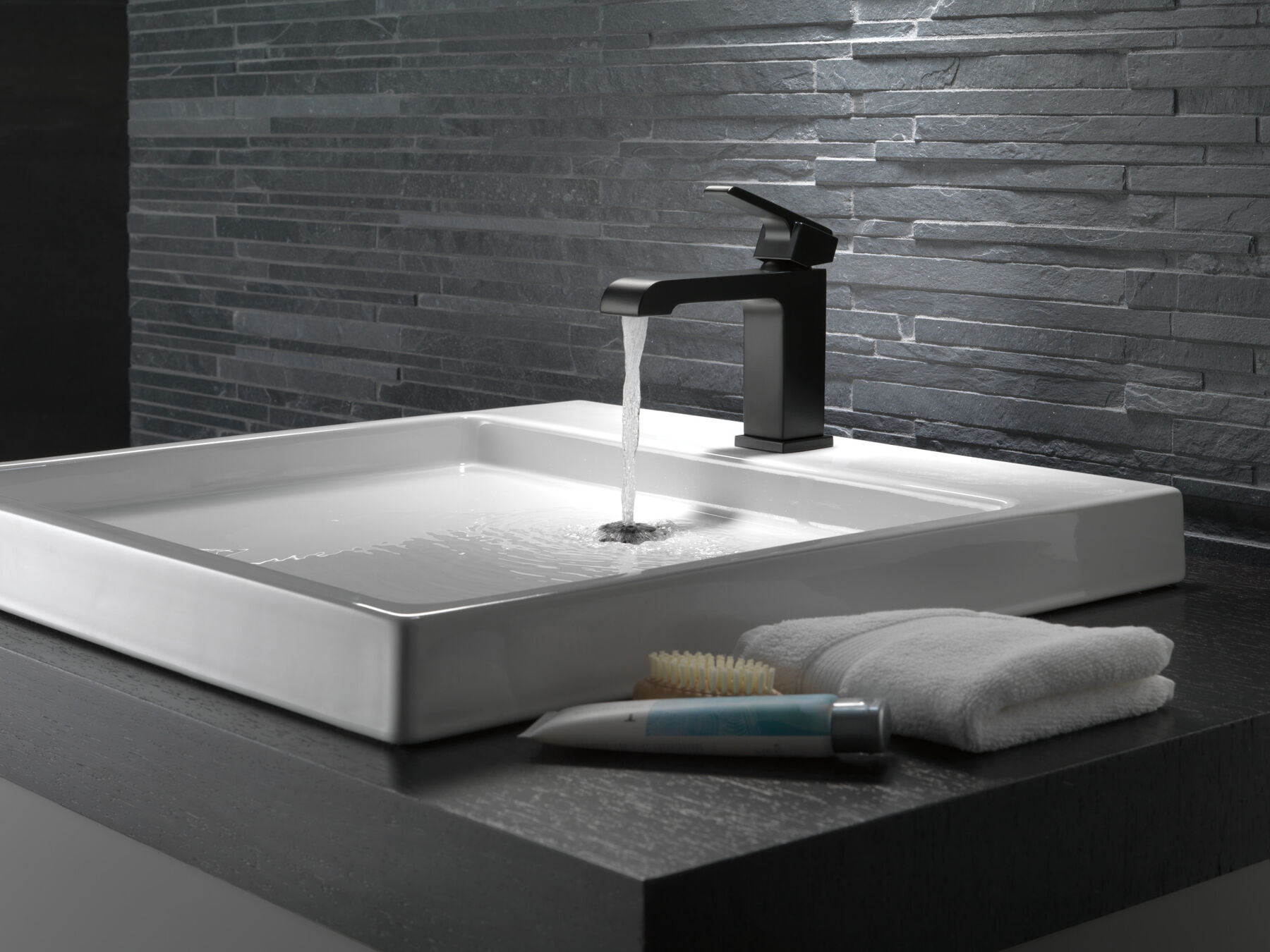 Single-Hole Bathroom Faucet (Recertified)