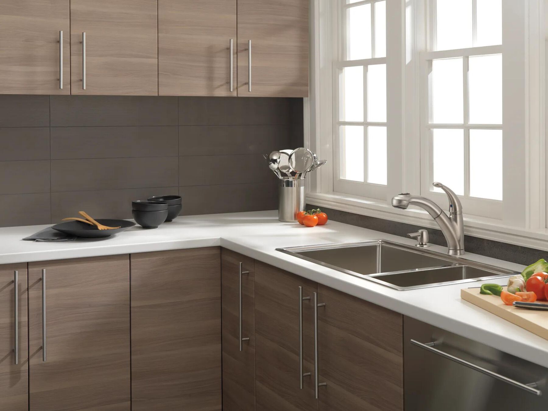 Single Handle Pull-Out Kitchen Faucet with Soap Dispenser