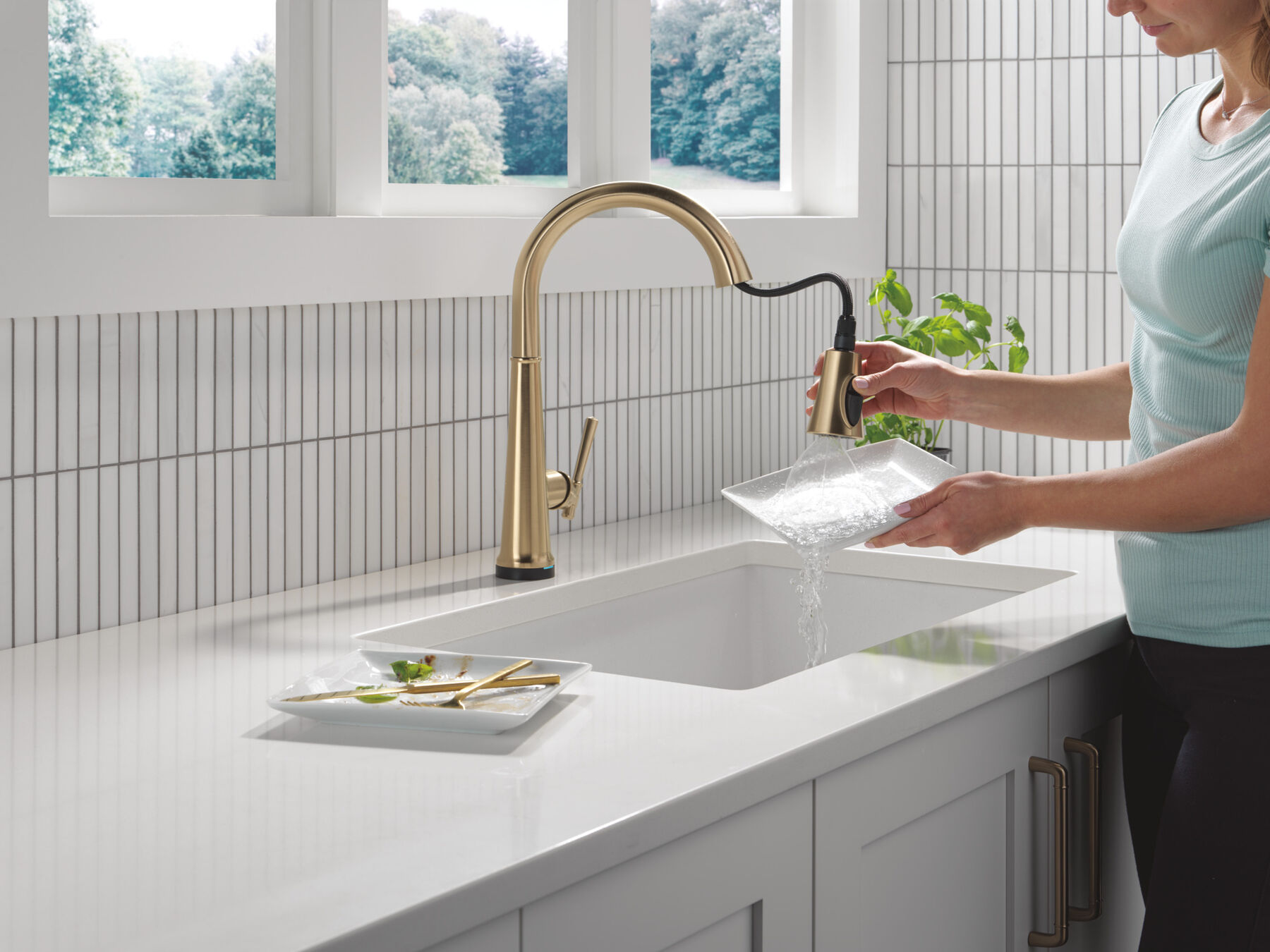 Touch<sub>2</sub>O&reg; Technology Kitchen Faucet with Touchless Technology