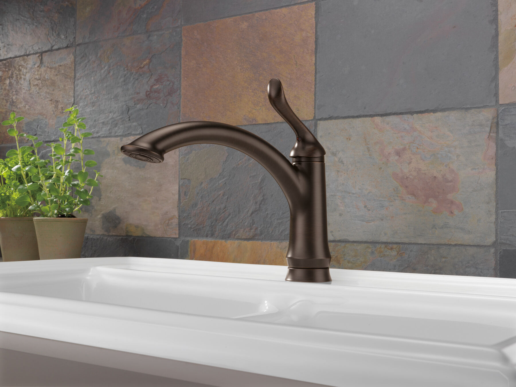 Single Handle Kitchen Faucet (Recertified)