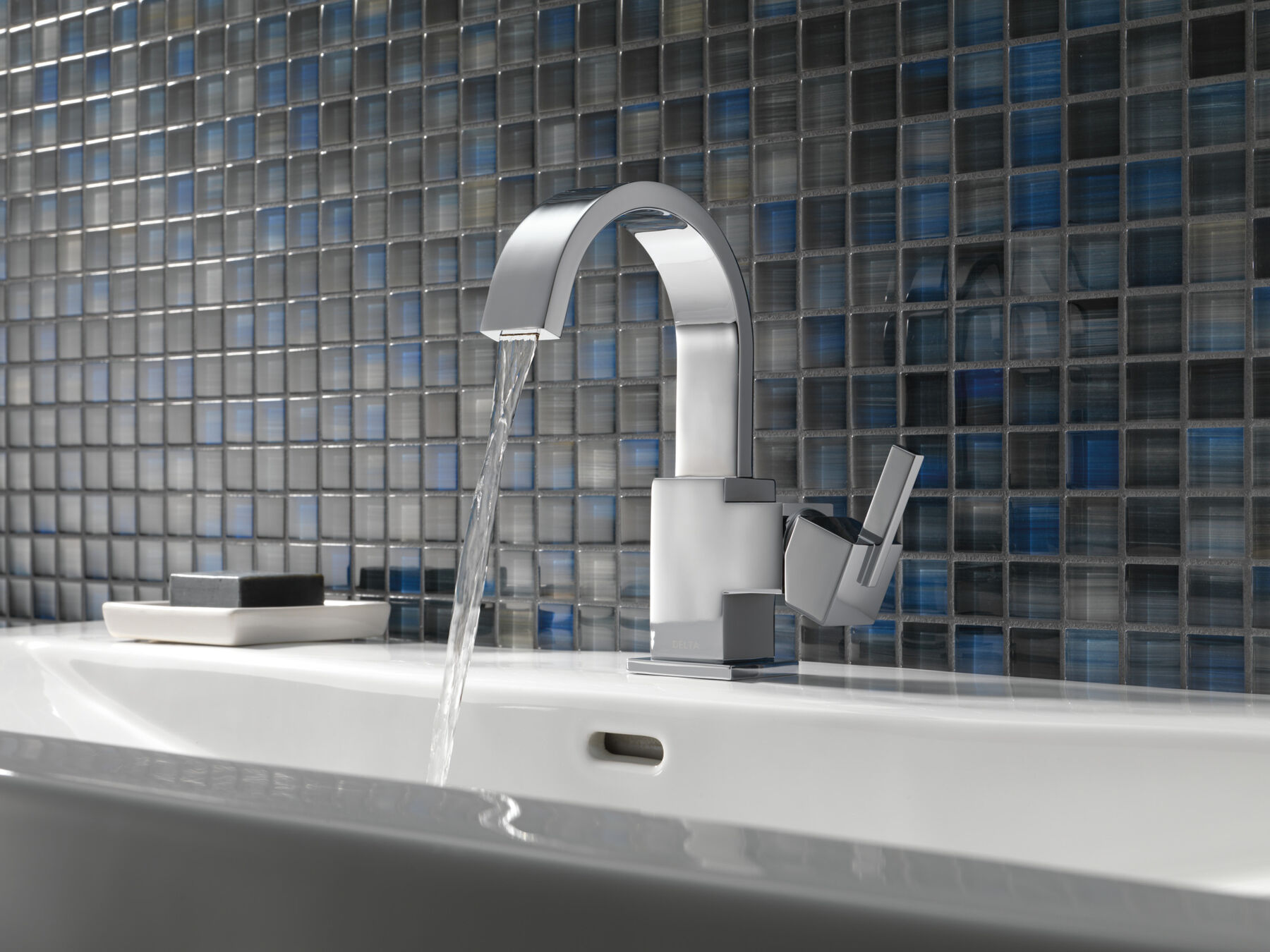 Single-Hole Bathroom Faucet (Recertified)