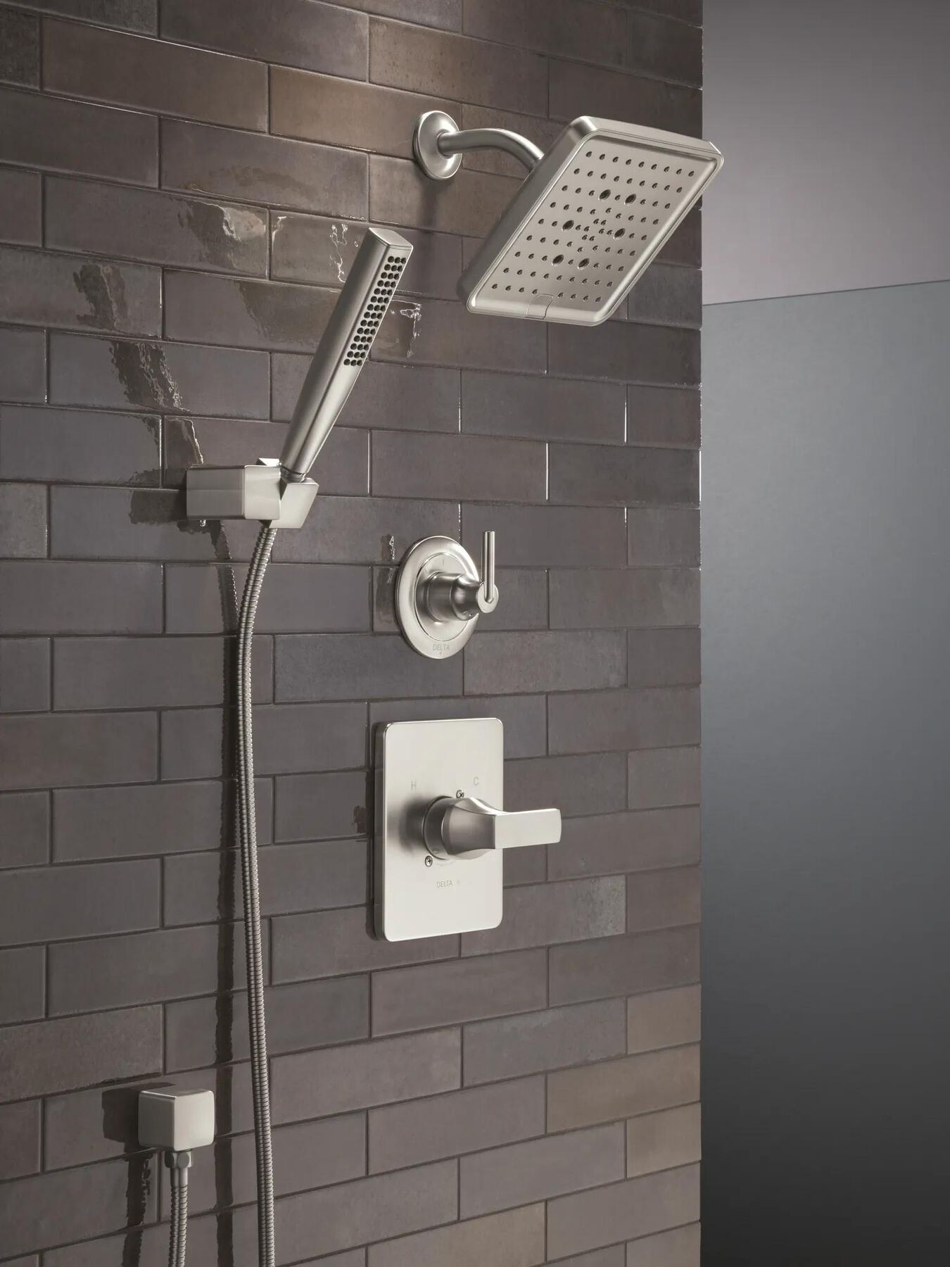 Monitor 14 Series Custom Shower Bundle