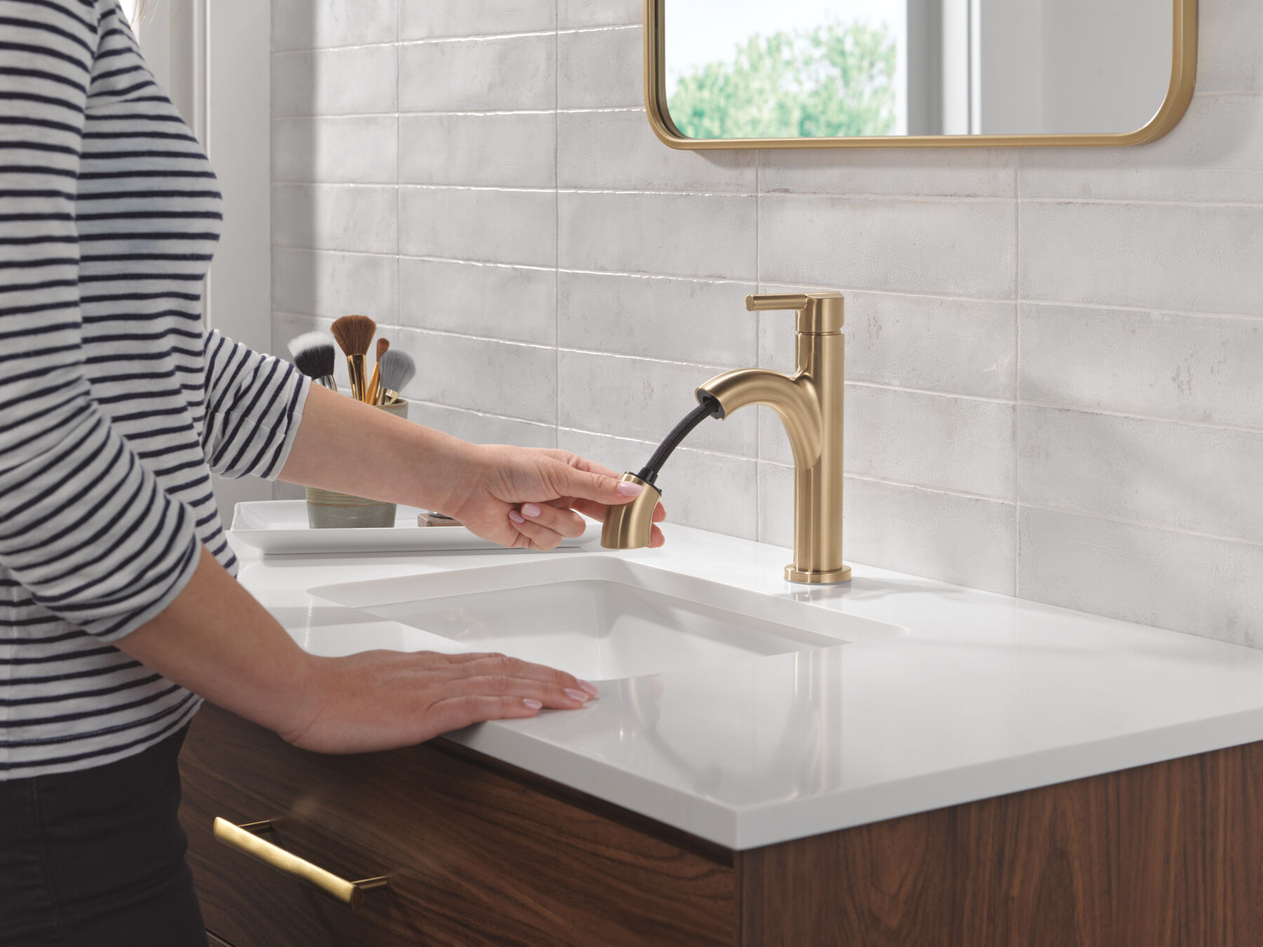 Single Handle Pull-Down Bathroom Faucet