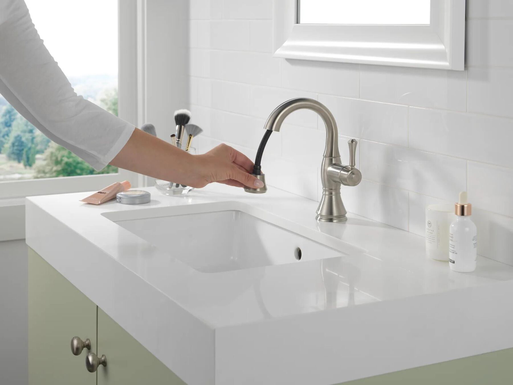 Single Handle Pull Down Bathroom Faucet