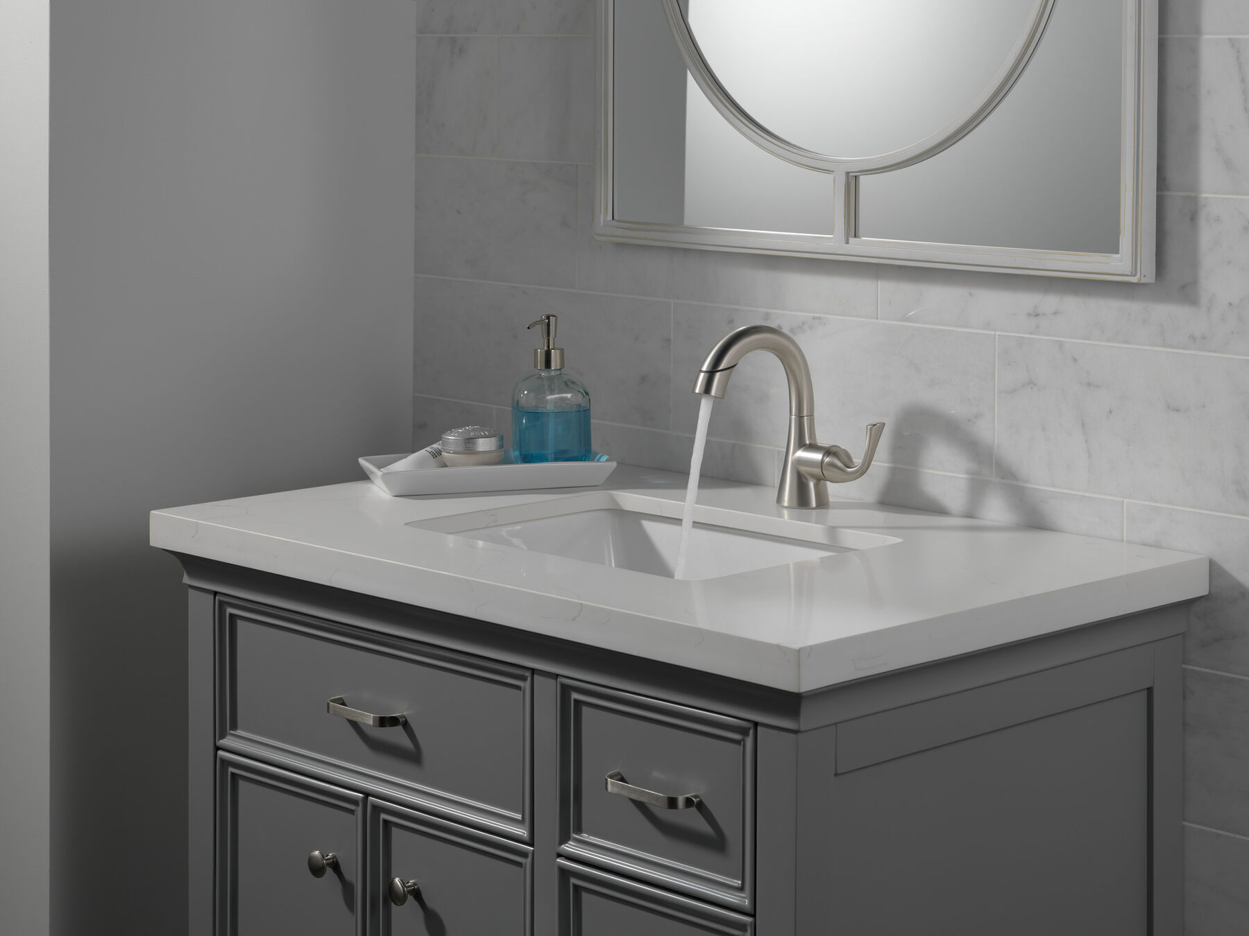 Single Handle Pull-Down Bathroom Faucet