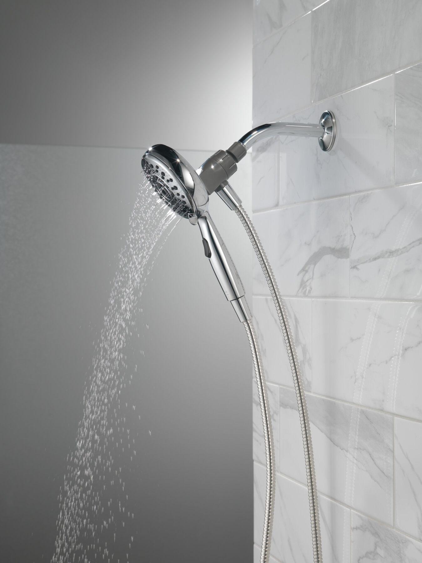 6-Setting SureDock&reg; Magnetic Hand Shower