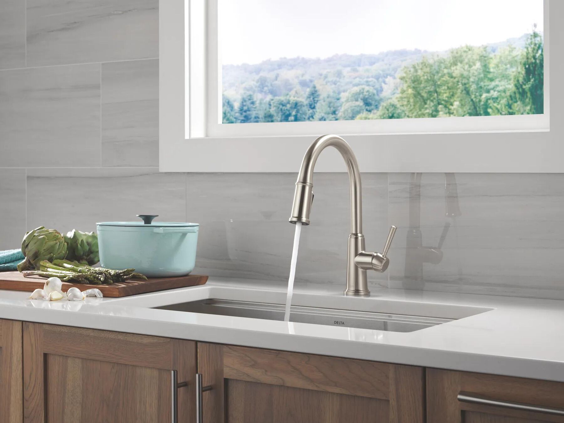 Single Handle Pull-Down Kitchen Faucet