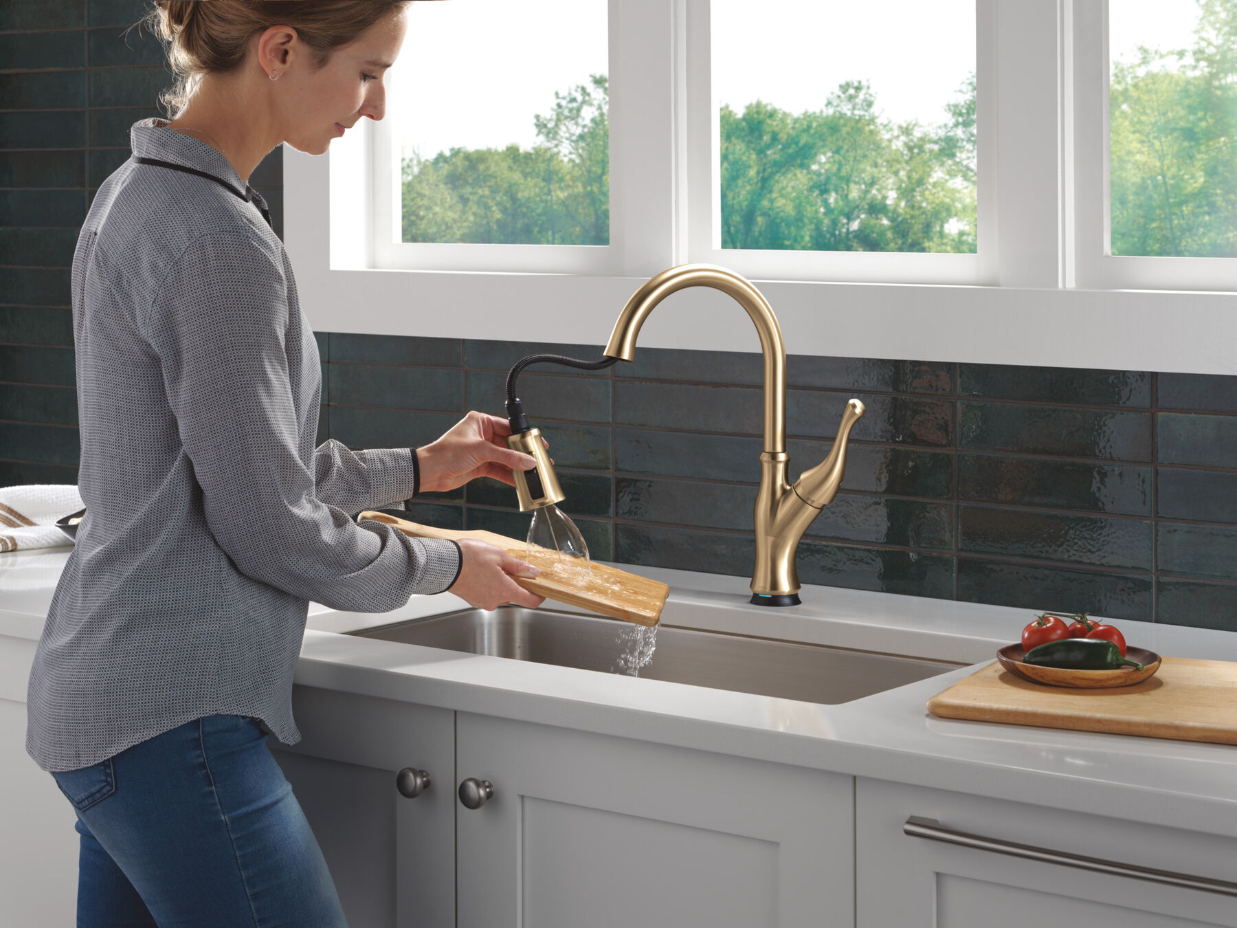 Touch<sub>2</sub>O&reg; Technology Kitchen Faucet with Touchless Technology