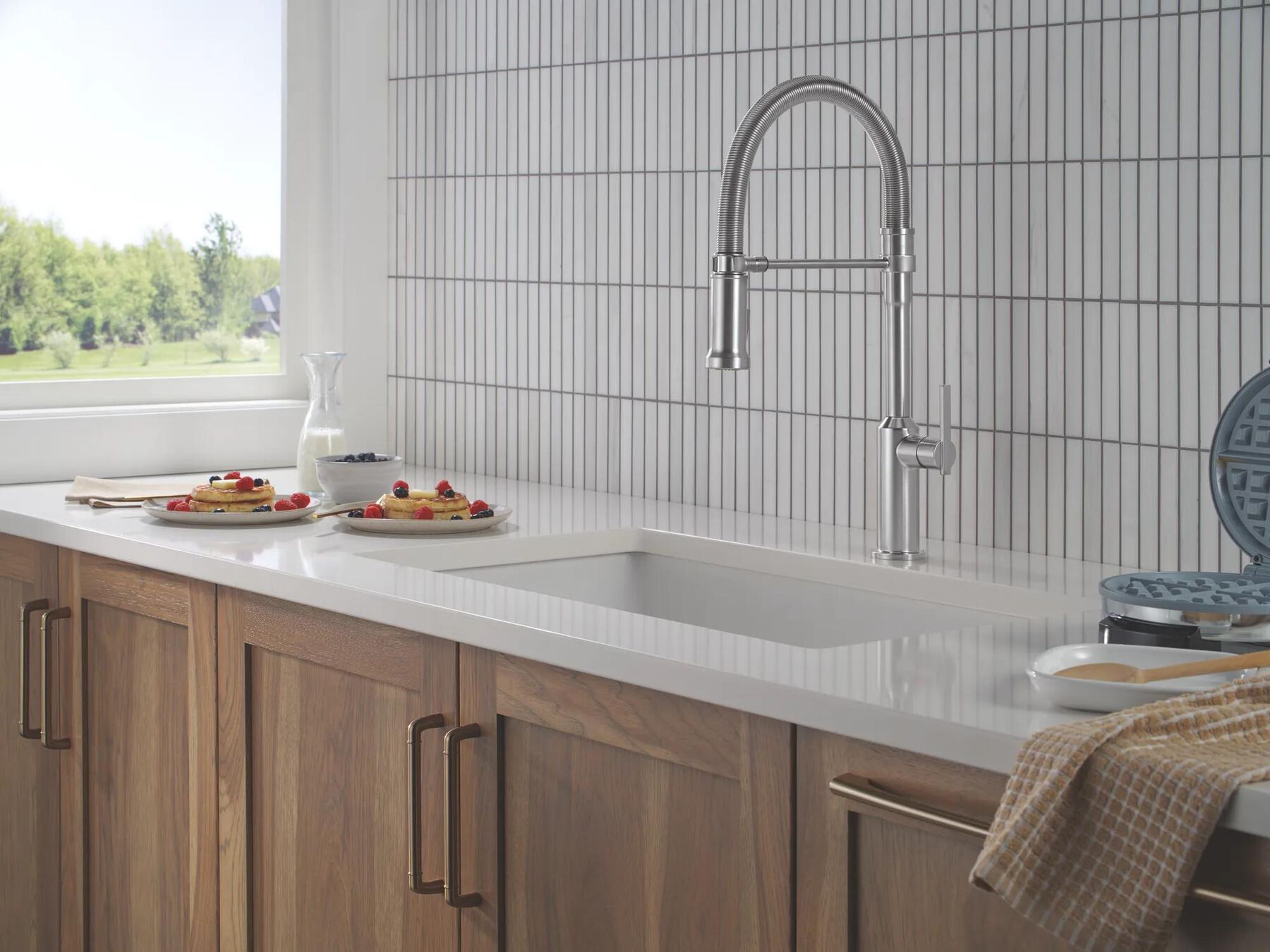Single Handle Pull-Down Kitchen Faucet With Spring Spout