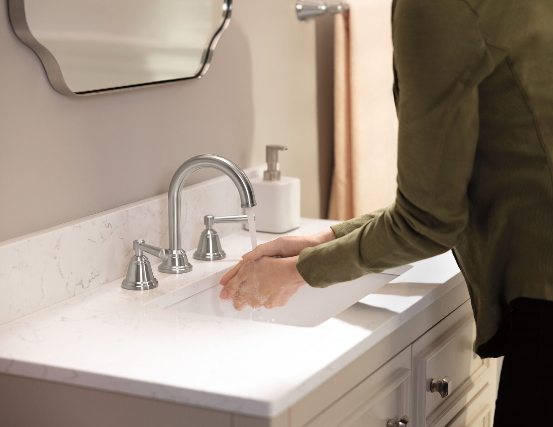 Two Handle Widespread Bathroom Faucet