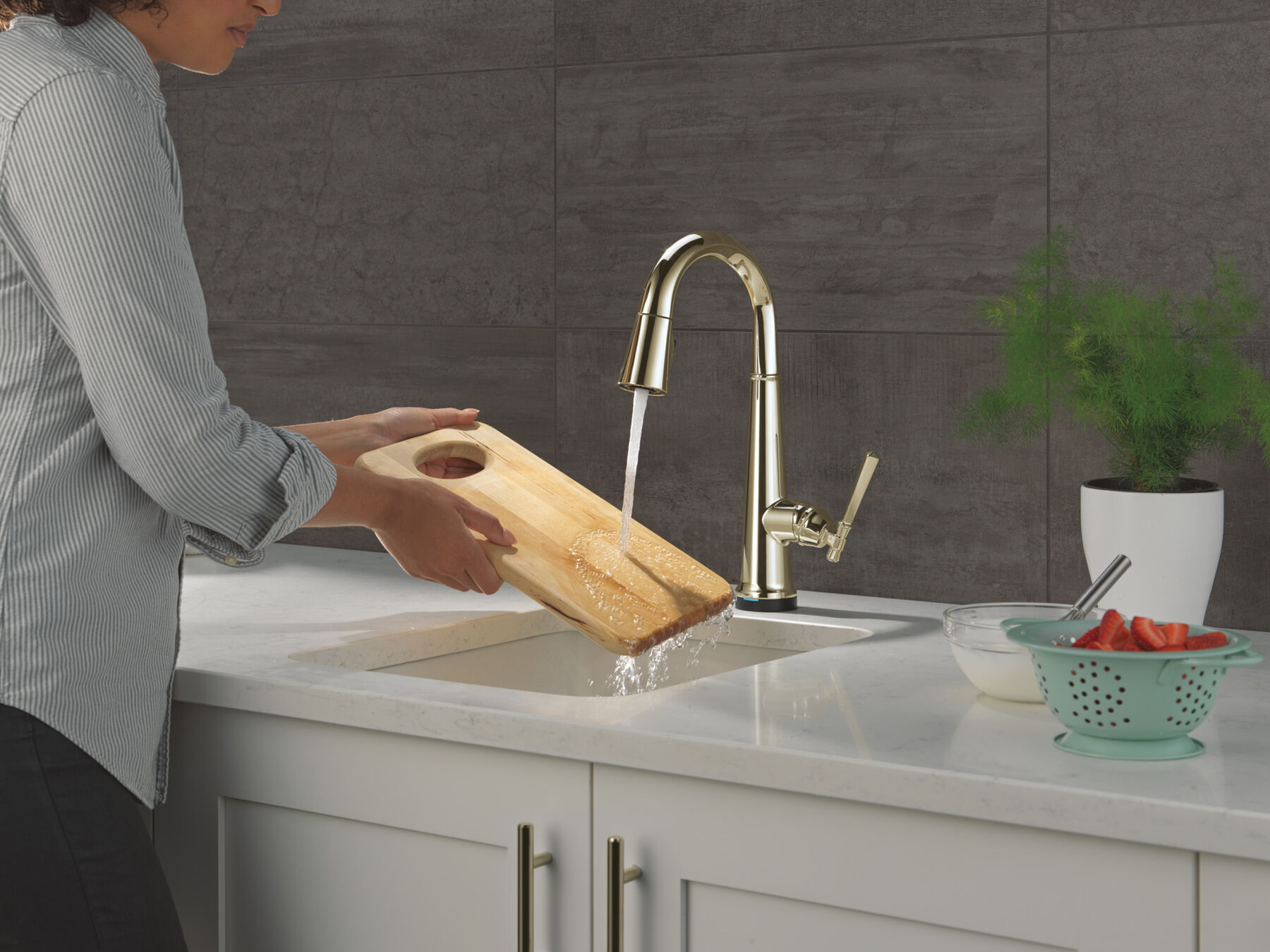 Touch2O&reg; Bar / Prep Faucet with Touchless Technology
