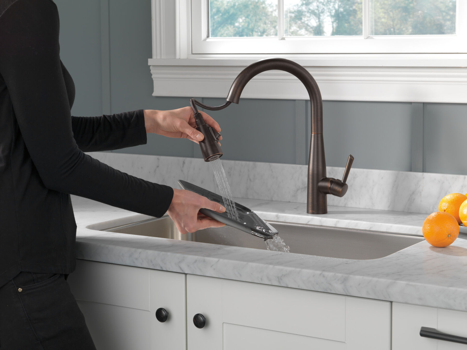 Single Handle Pull-down Kitchen Faucet (Recertified)