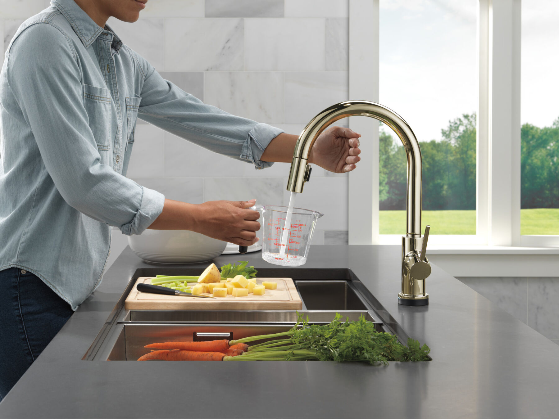 VoiceIQ&reg; Kitchen Faucet with Touch<sub>2</sub>O&reg; Technology with Touchless Technology