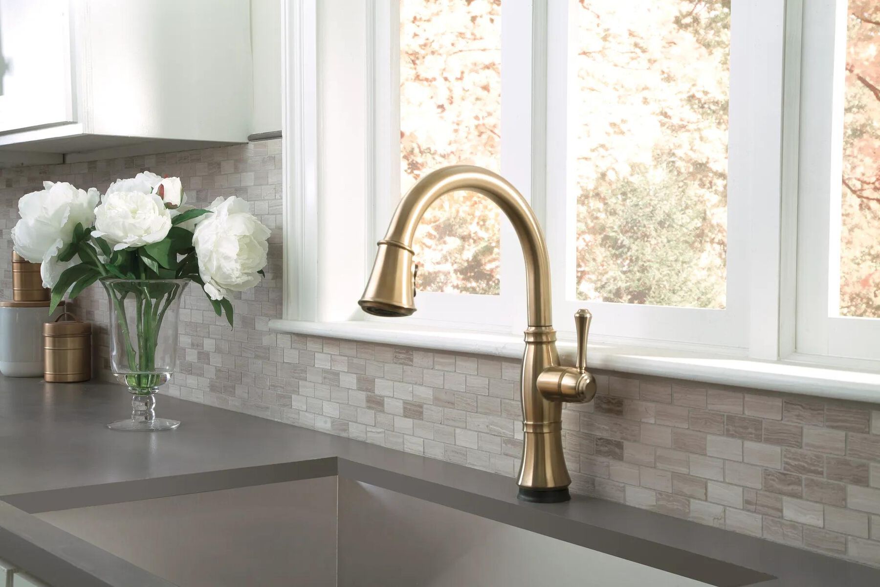 Single Handle Pull-Down Kitchen Faucet with Touch<sub>2</sub>O&reg; and ShieldSpray&reg; Technologies
