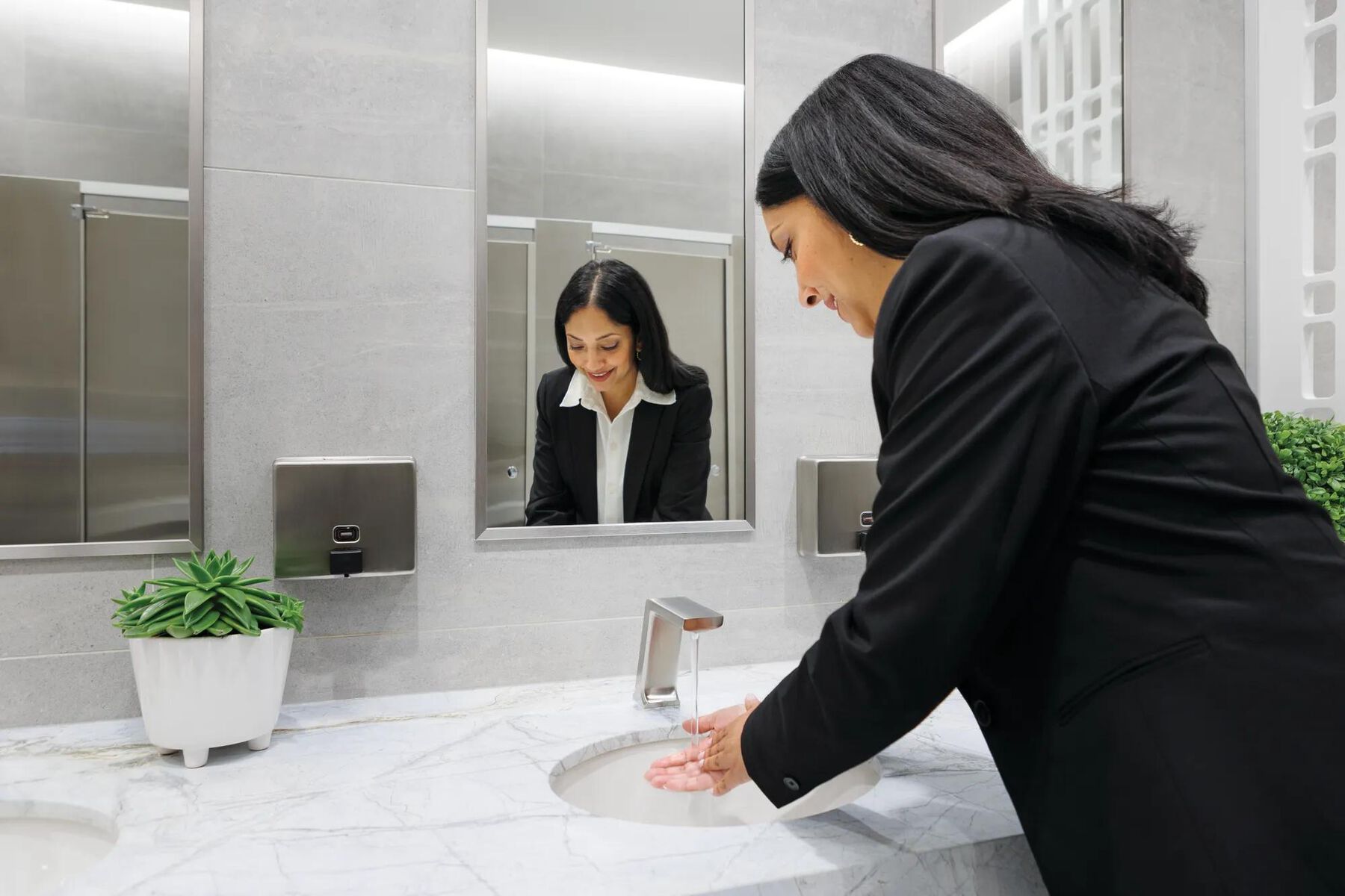 Contrasta&trade; Electronic Lavatory Faucet with Proximity Sensing Technology - Hardwire Operated,  0.35GPM