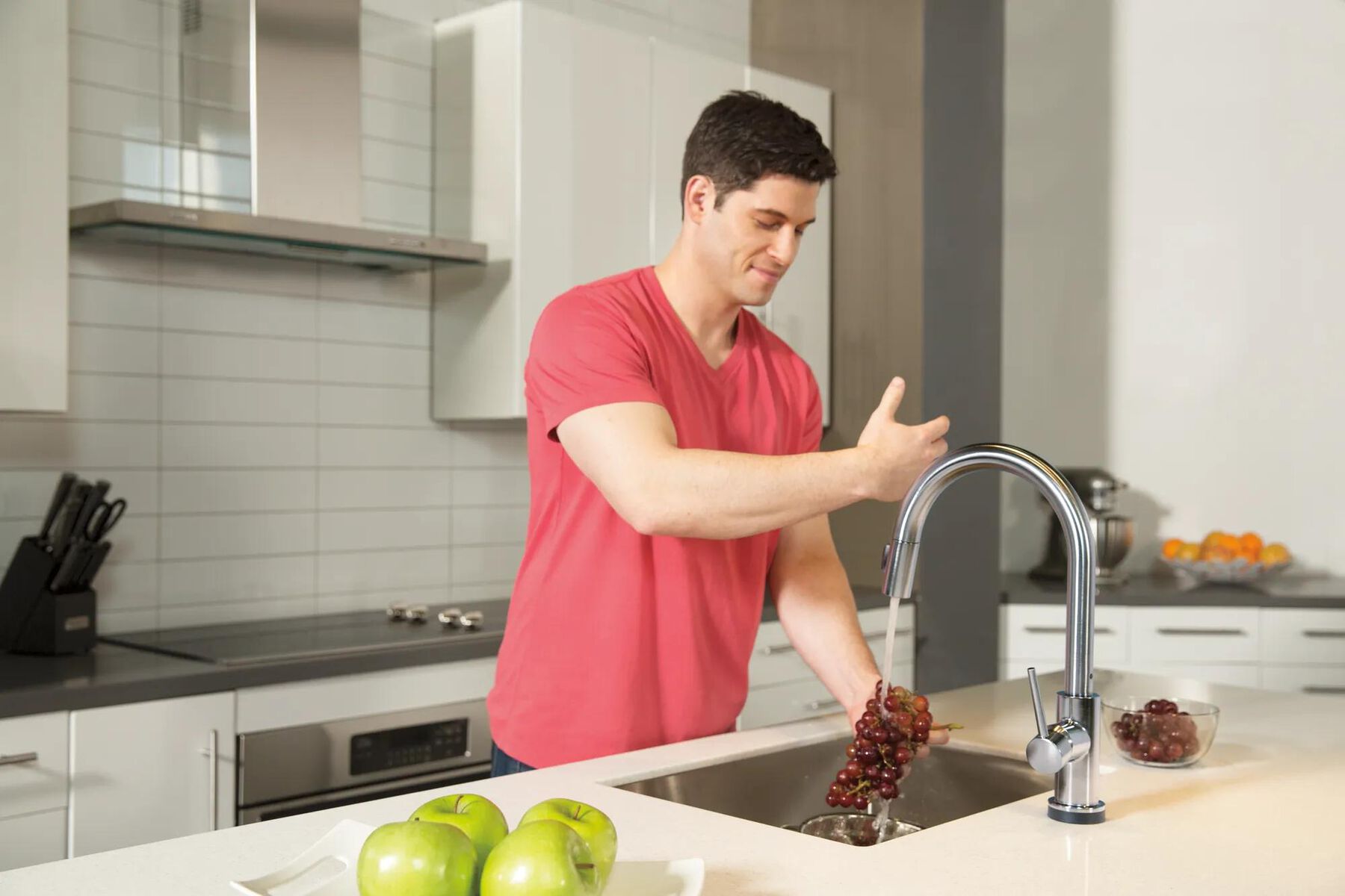 Single Handle Pull-Down Kitchen Faucet with Touch<sub>2</sub>O&reg; Technology