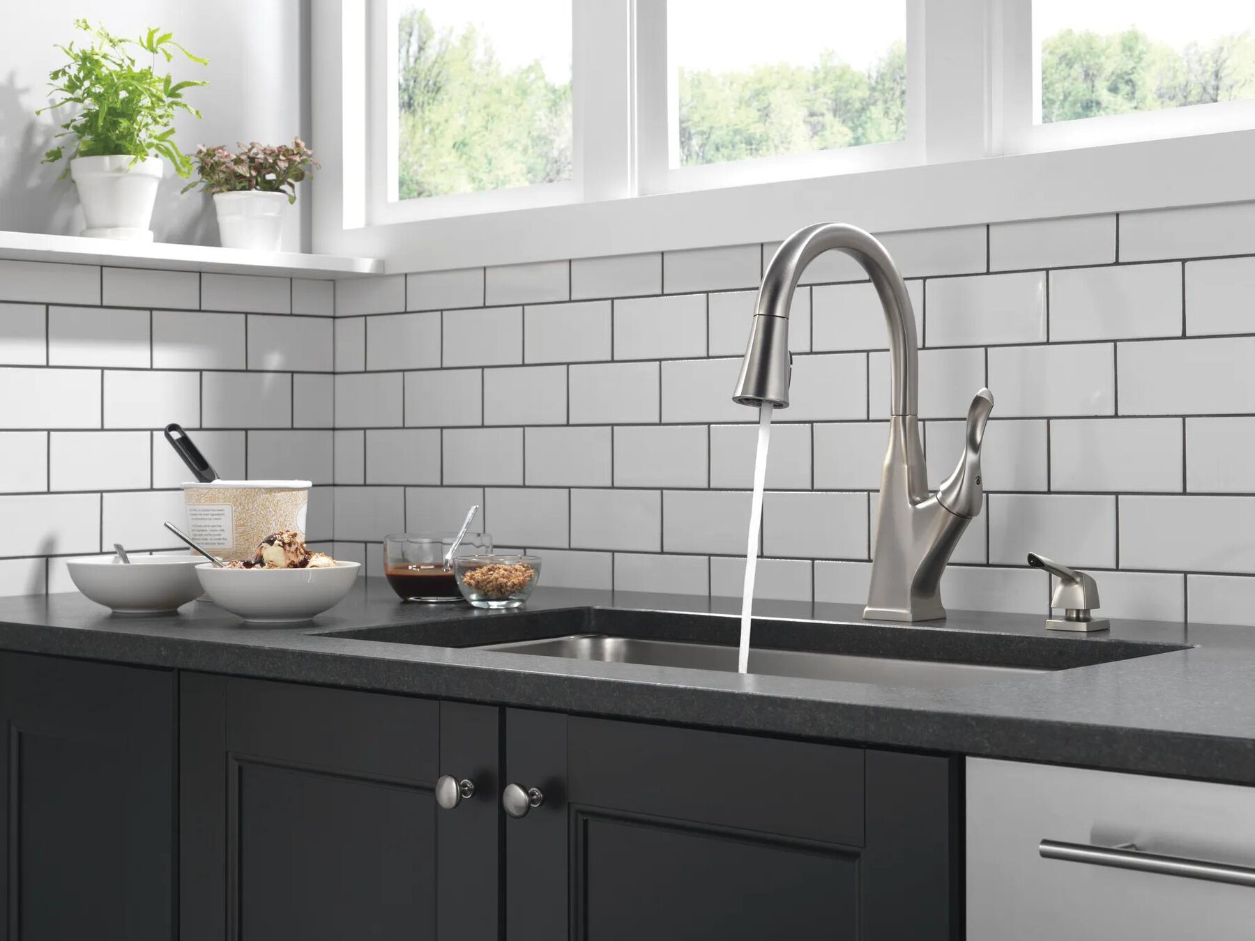 Single Handle Pulldown Kitchen Faucet with ShieldSpray&reg; Technology