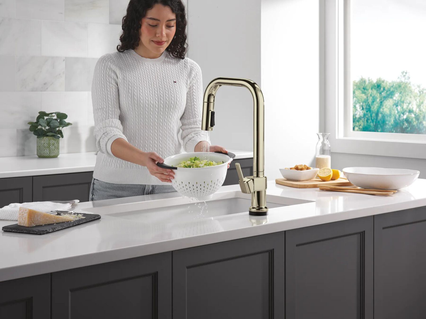 Touch2O&reg; with Touchless Technology Single Handle Pull-Down Kitchen Faucet