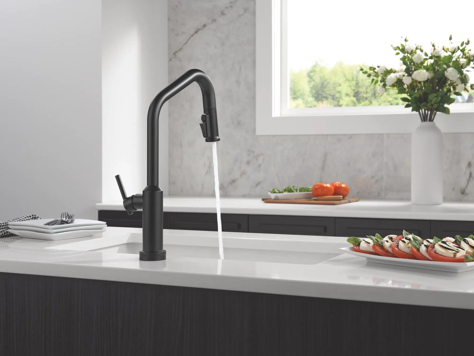 Touch2O&reg; Technology Kitchen Faucet with Touchless Technology