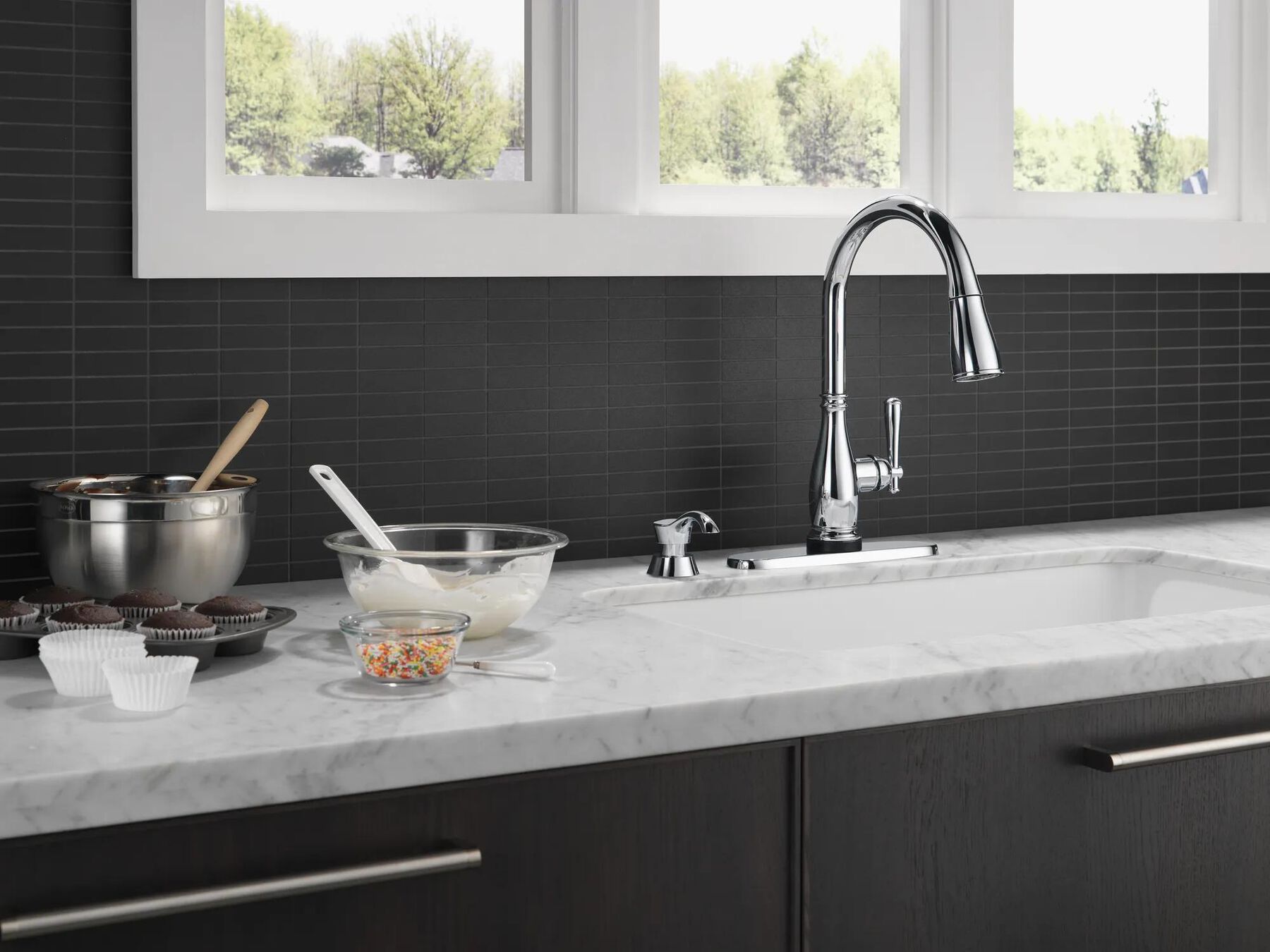 Single Handle Pull-Down Kitchen Faucet with Touch2O&reg; and ShieldSpray&reg; Technologies