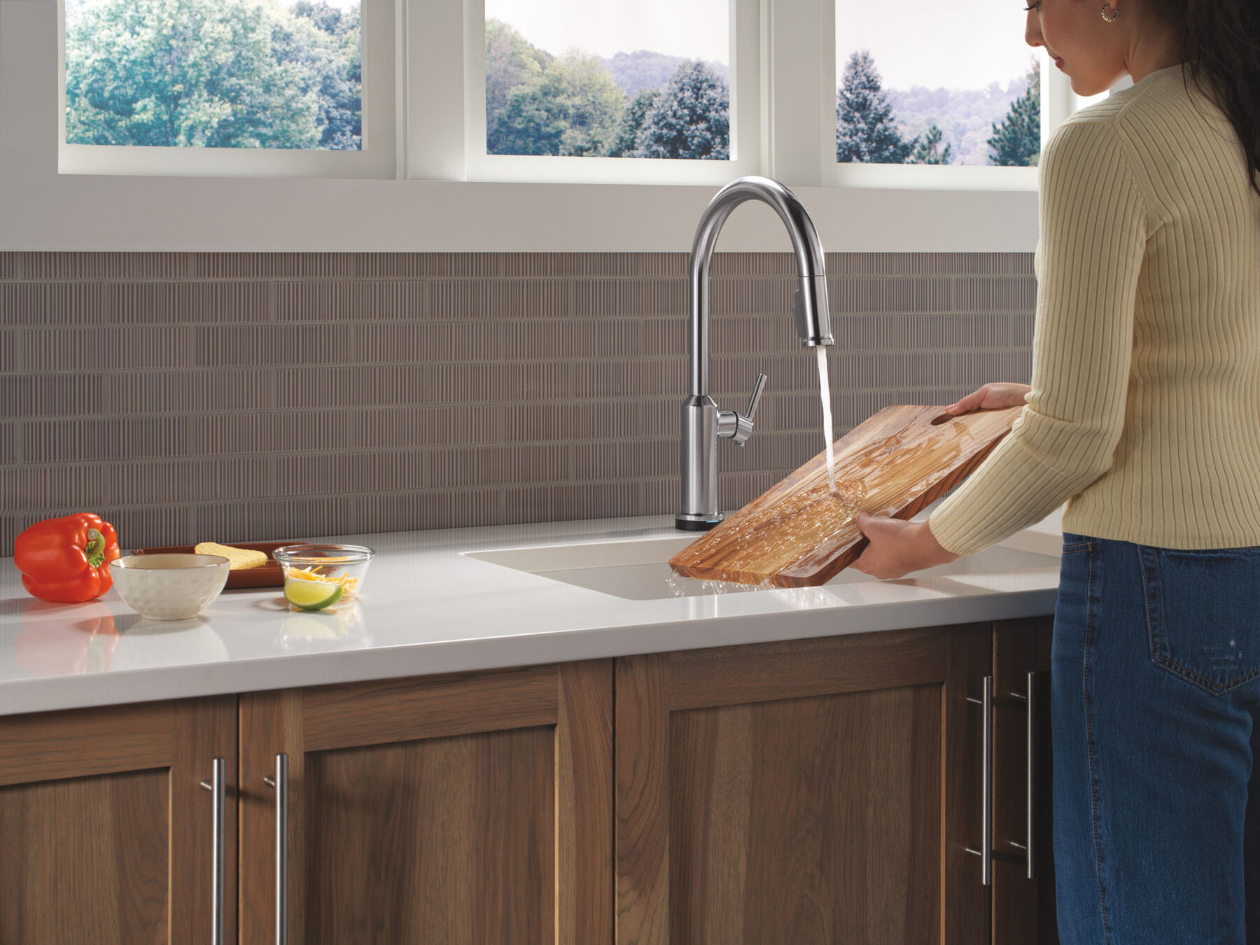 Touch2O&reg; Technology Kitchen Faucet with Touchless Technology