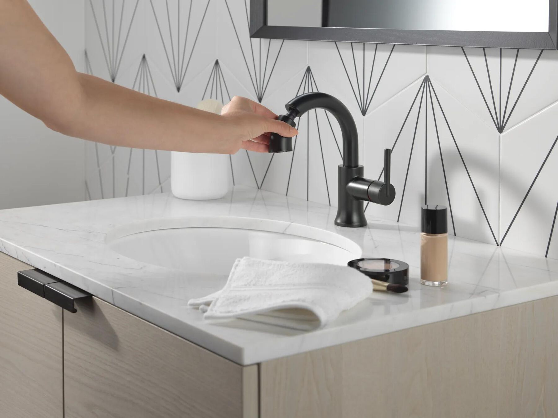 Single Handle Pull Down Bathroom Faucet (Recertified)