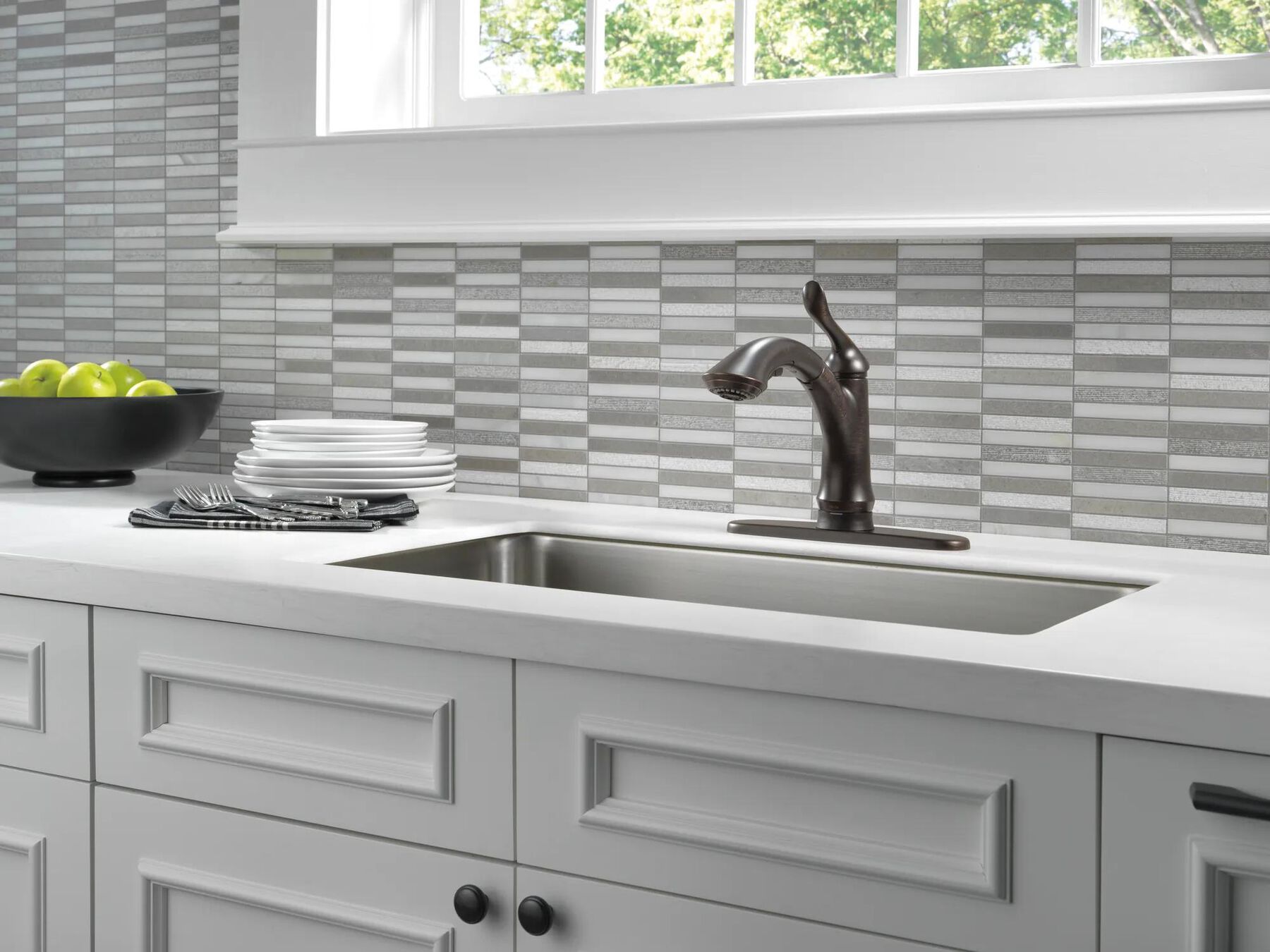 Single Handle Pull-Out Kitchen Faucet with Touch2O&reg; Technology