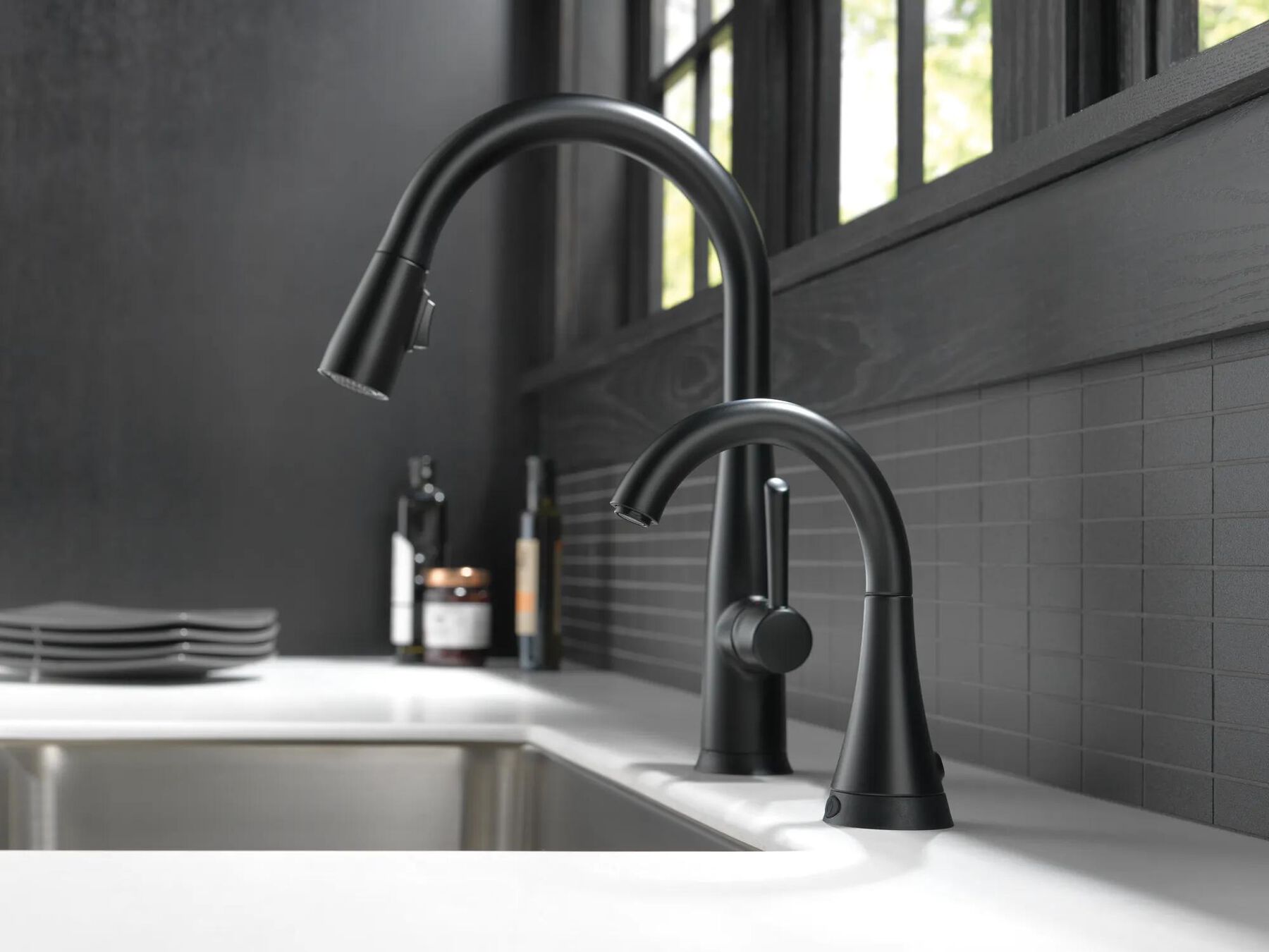 Single Handle Pull-Down Kitchen Faucet with Touch<sub>2</sub>O&reg; Technology