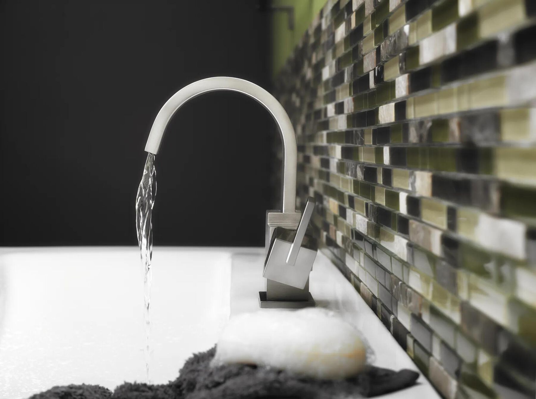 Single Handle Bathroom Faucet