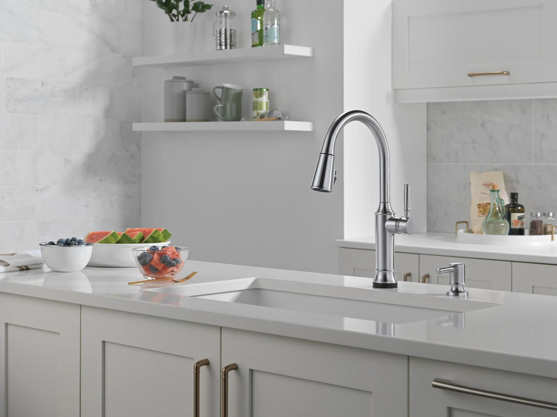 Touch<sub>2</sub>O&reg; Technology Kitchen Faucet with Touchless Technology