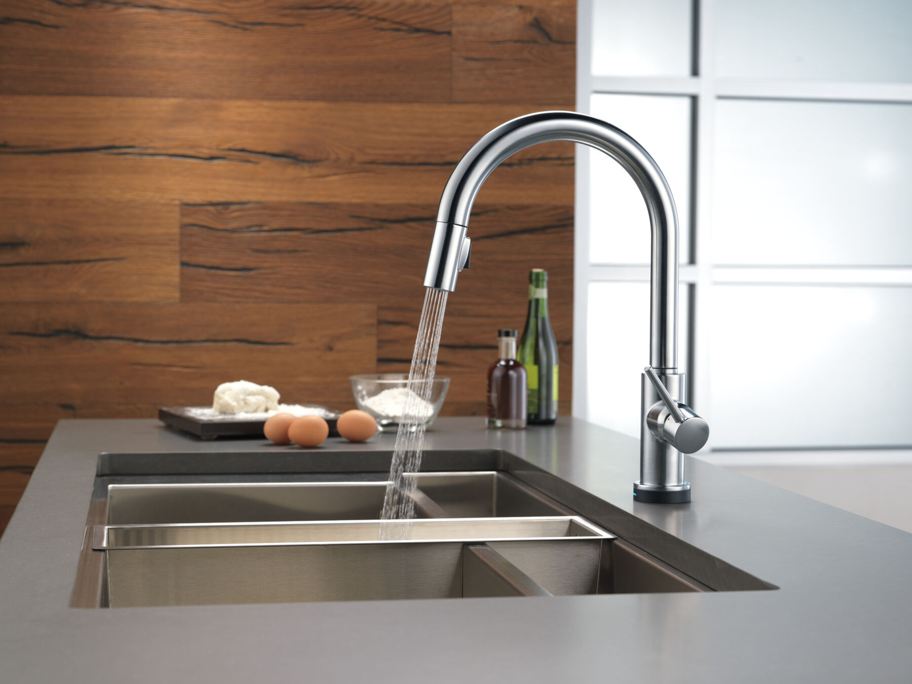 Single Handle Pull-Down Kitchen Faucet with Touch (Recertified)