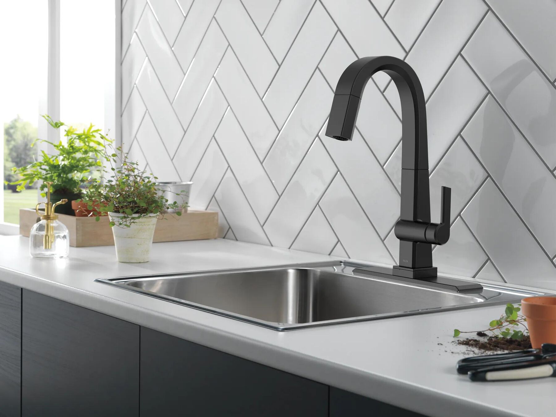 Single Handle Pull-Down Bar / Prep Faucet With Touch2O&reg; Technology