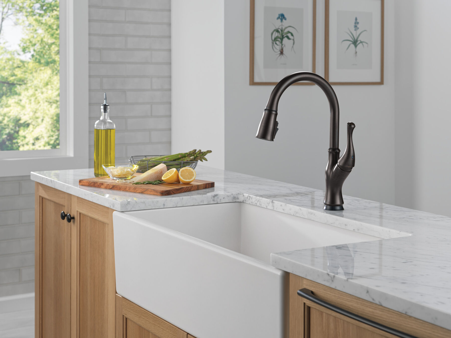 Touch<sub>2</sub>O&reg; Technology Kitchen Faucet with Touchless Technology