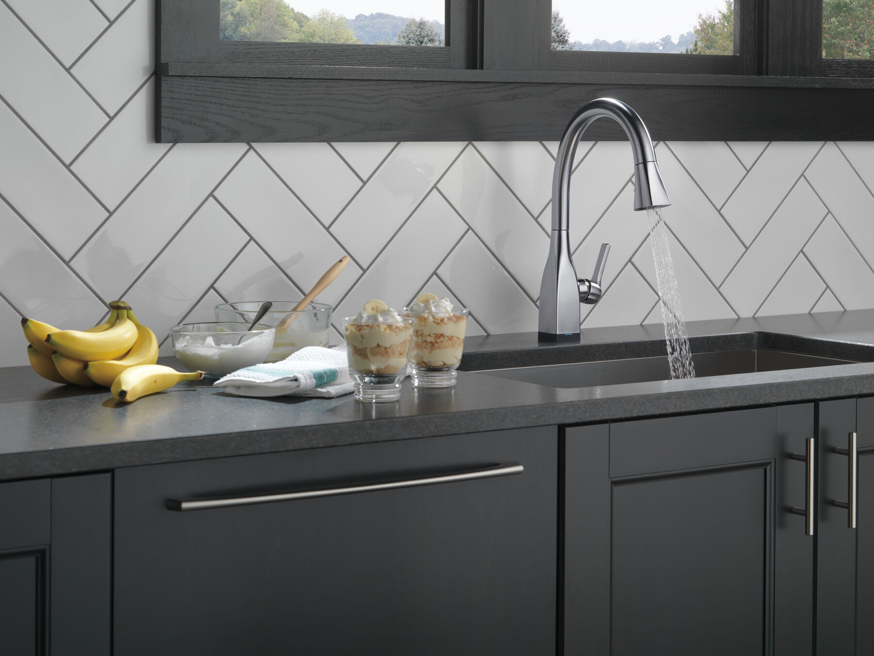 Single Handle Pull-Down Kitchen Faucet with Touch<sub>2</sub>O&reg; and ShieldSpray&reg; Technologies
