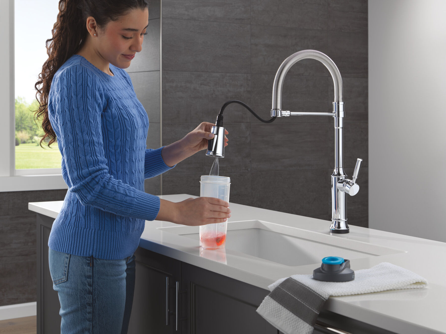 Touch2O&reg; Technology Kitchen Faucet with Touchless Technology
