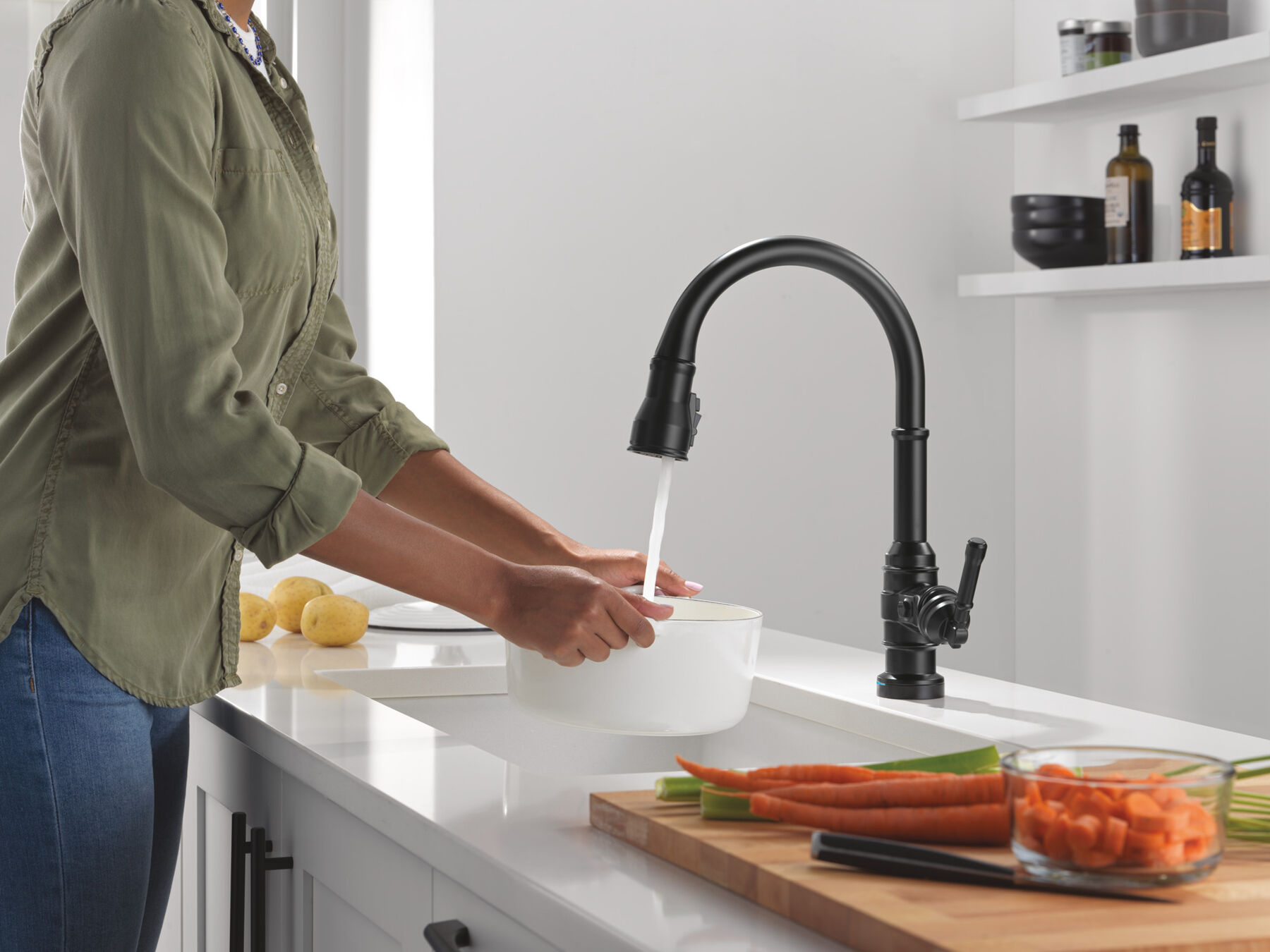 Touch<sub>2</sub>O&reg; Technology Kitchen Faucet with Touchless Technology