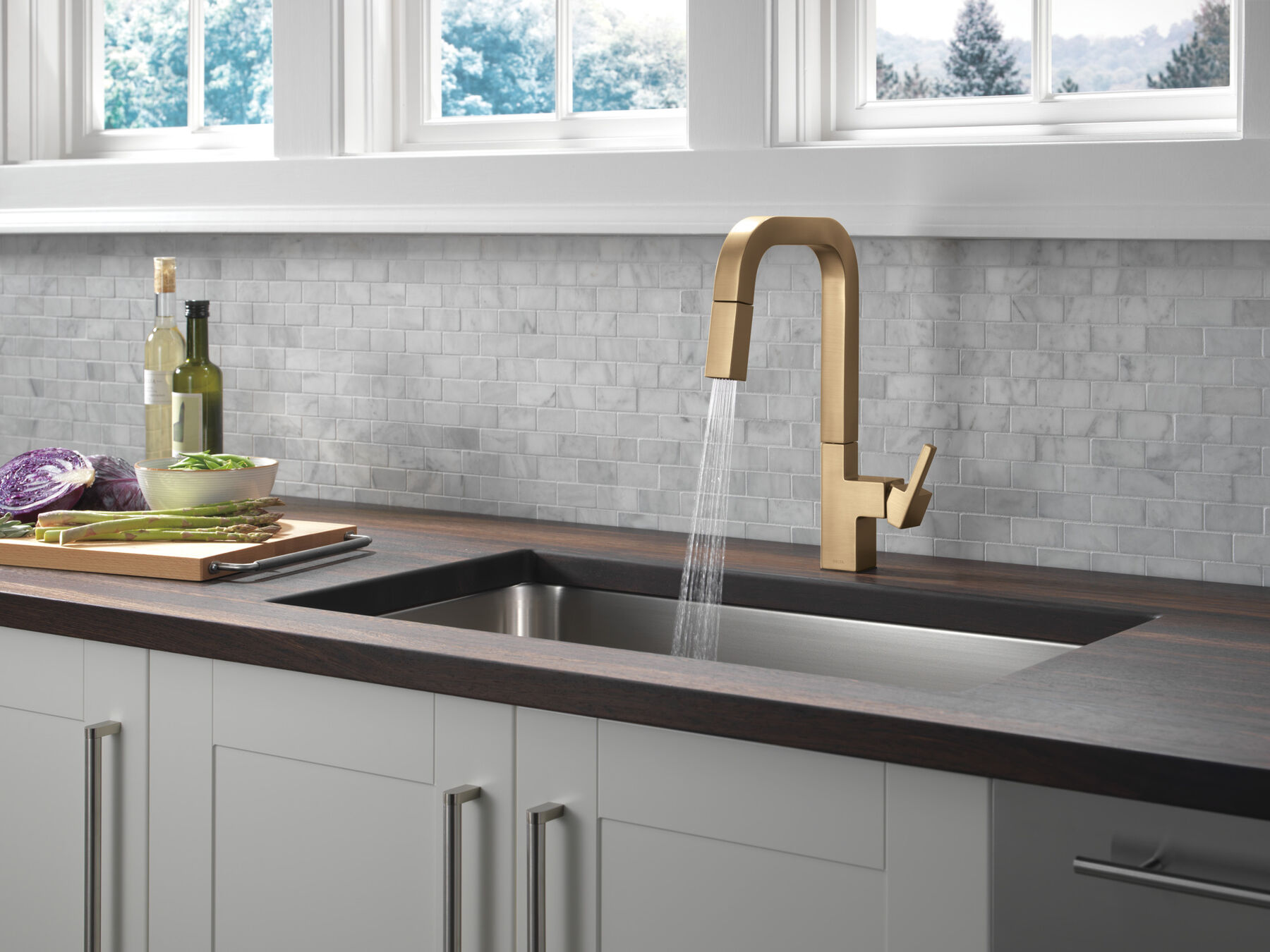 Single Handle Pull-Down Kitchen Faucet