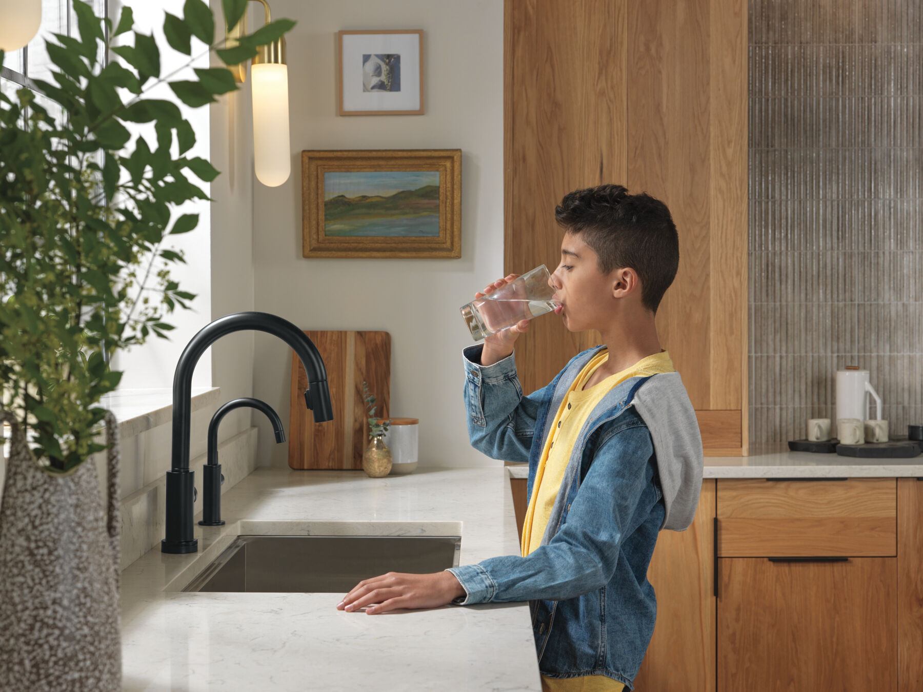 Touch<sub>2</sub>O&reg; Technology Kitchen Faucet with Touchless Technology