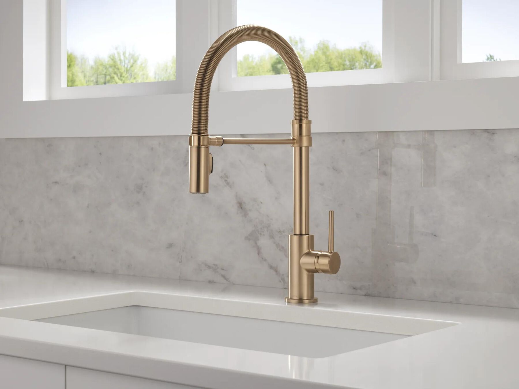 Single-Handle Pull-Down Spring Kitchen Faucet